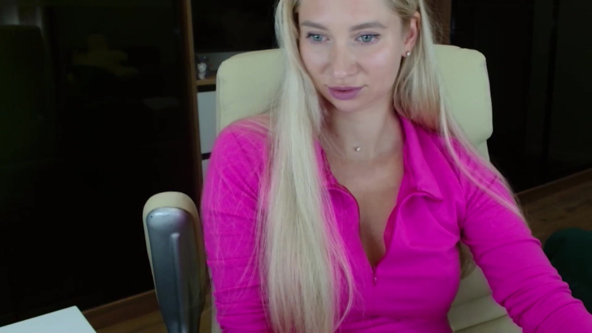 Gallery image thumbnail from Miss_Sylvia's myfreecams stream on, 10/07/2025, 18:22 image 13 of 20
