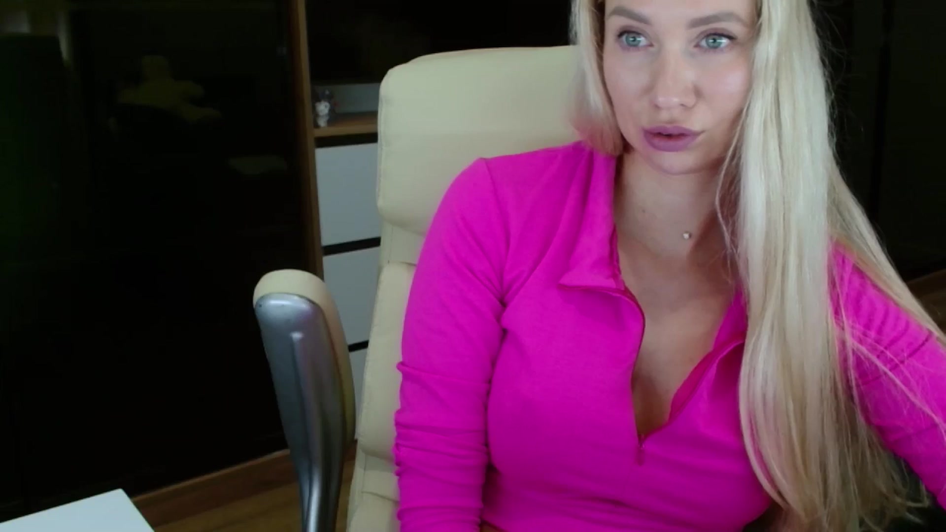 Gallery image thumbnail from Miss_Sylvia's myfreecams stream on, 10/07/2025, 18:22 image 9 of 20