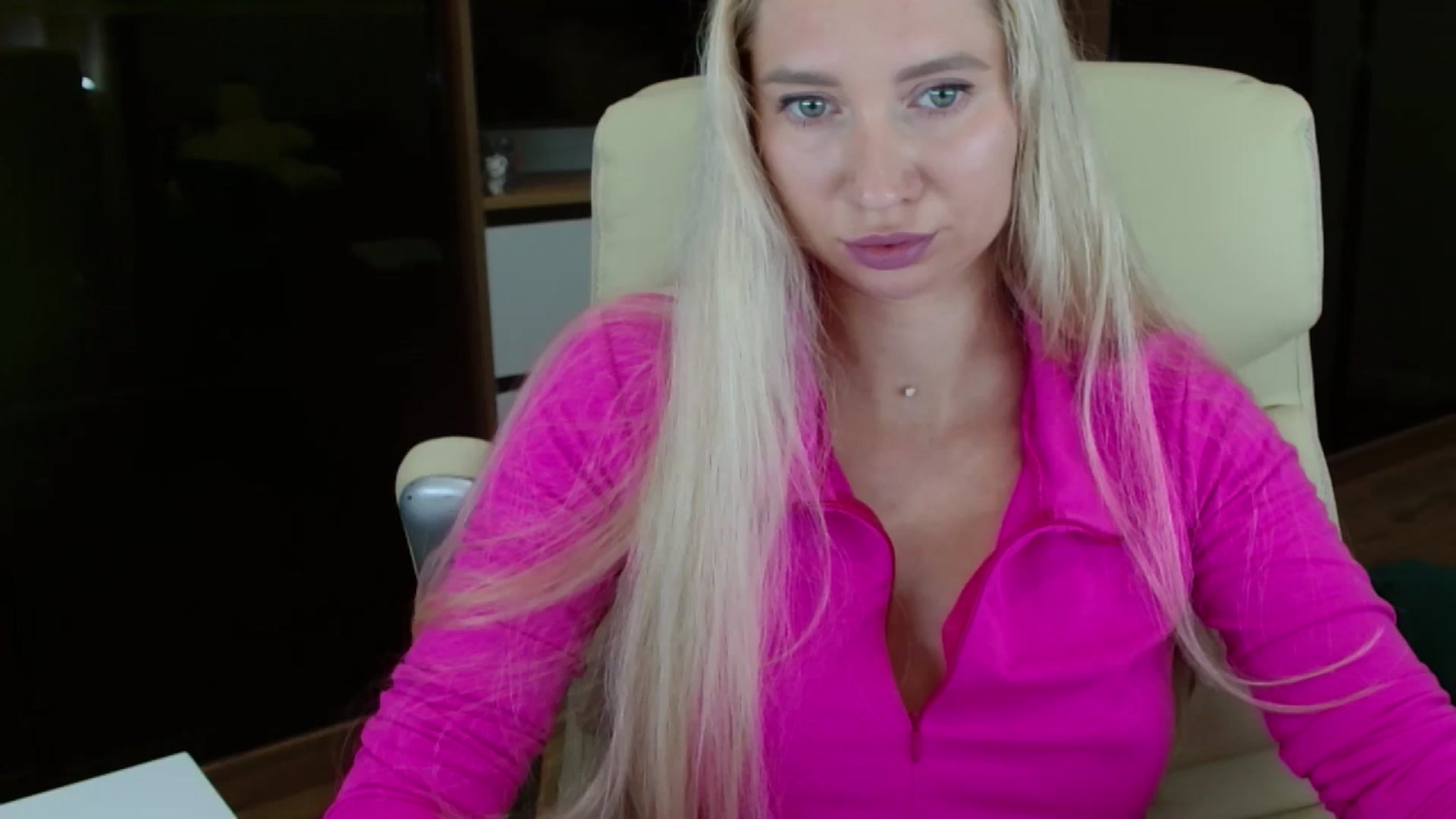 Gallery image thumbnail from Miss_Sylvia's myfreecams stream on, 10/07/2025, 18:22 image 15 of 20