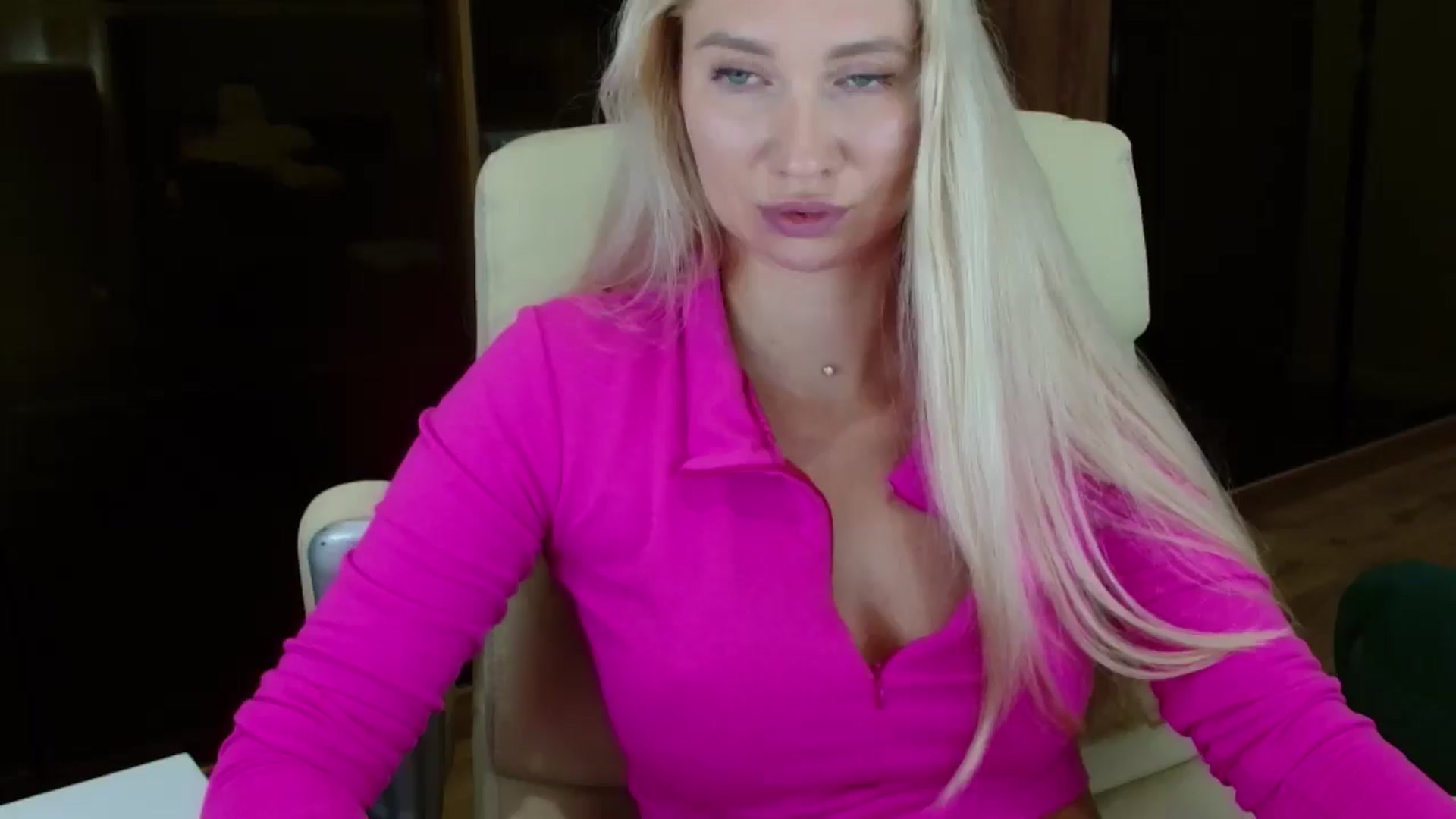 Gallery image thumbnail from Miss_Sylvia's myfreecams stream on, 10/07/2025, 18:55 image 14 of 20