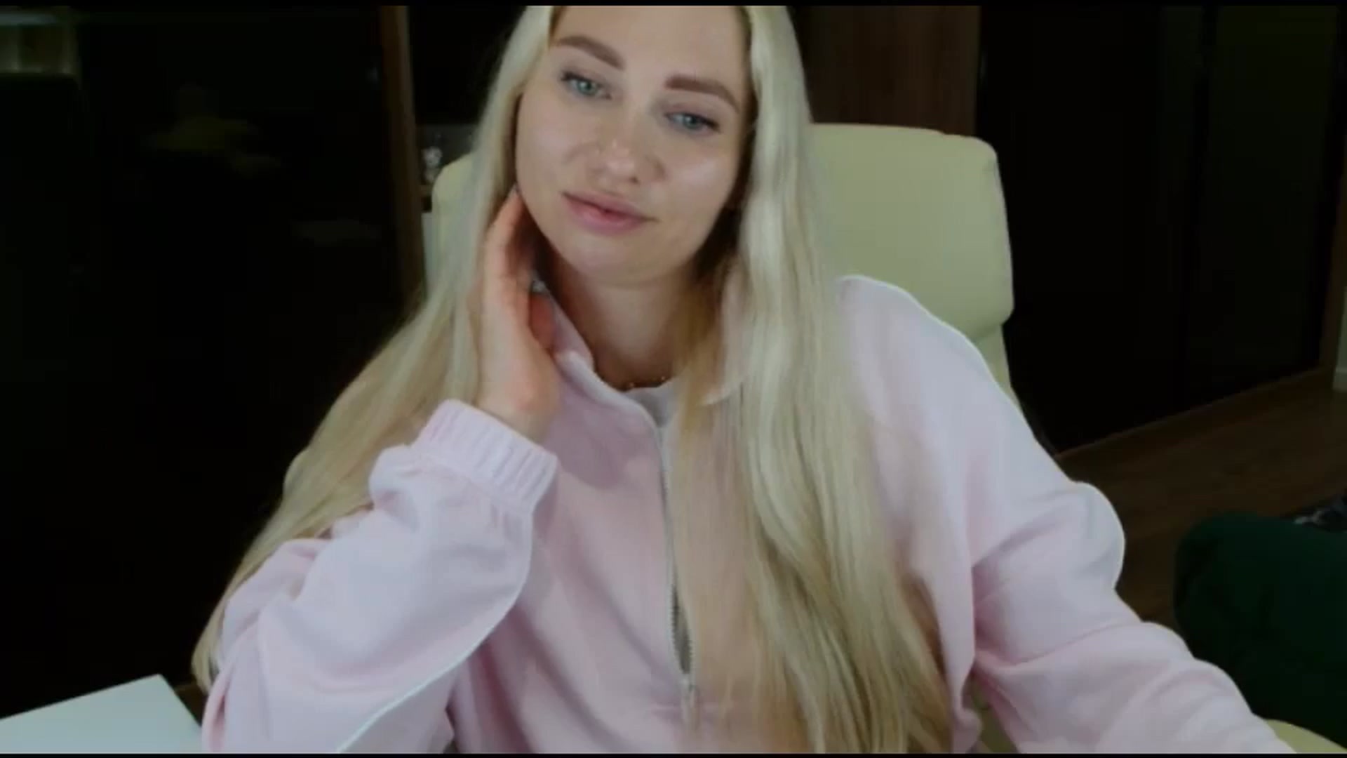 Gallery image thumbnail from Miss_Sylvia's myfreecams stream on, 10/08/2025, 20:45 image 17 of 20