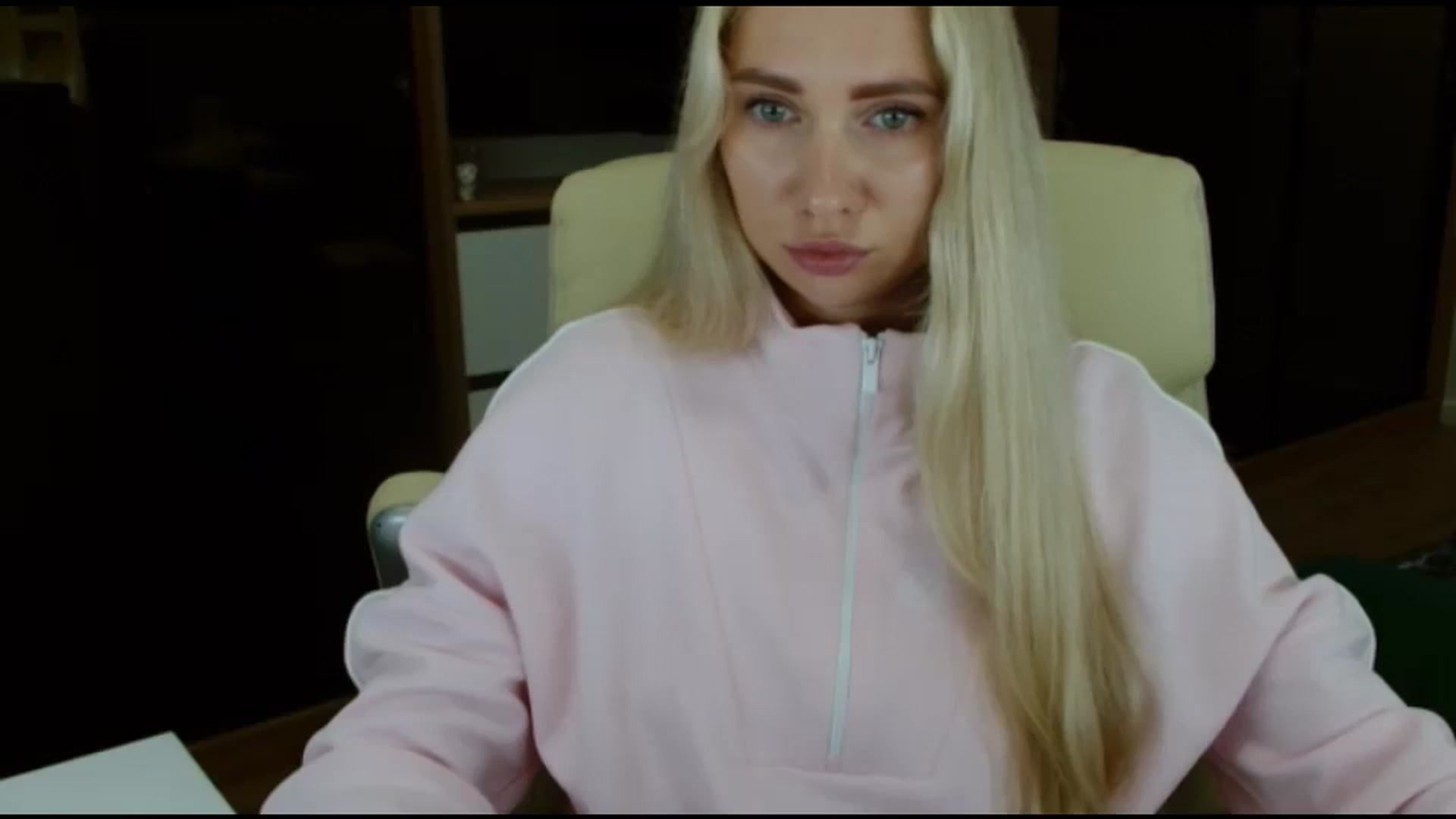 Gallery image thumbnail from Miss_Sylvia's myfreecams stream on, 10/08/2025, 20:45 image 4 of 20