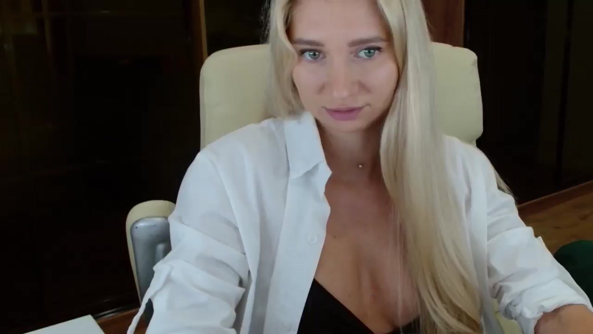 Gallery image thumbnail from Miss_Sylvia's myfreecams stream on, 10/13/2025, 18:09 image 19 of 20