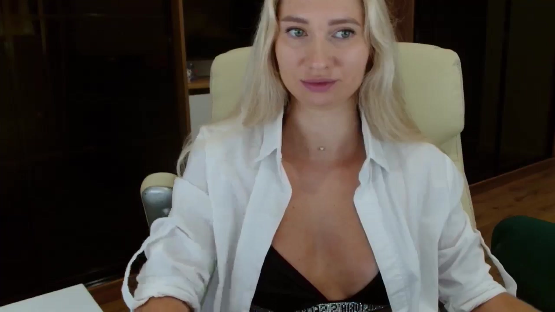 Gallery image thumbnail from Miss_Sylvia's myfreecams stream on, 10/13/2025, 21:07 image 4 of 20
