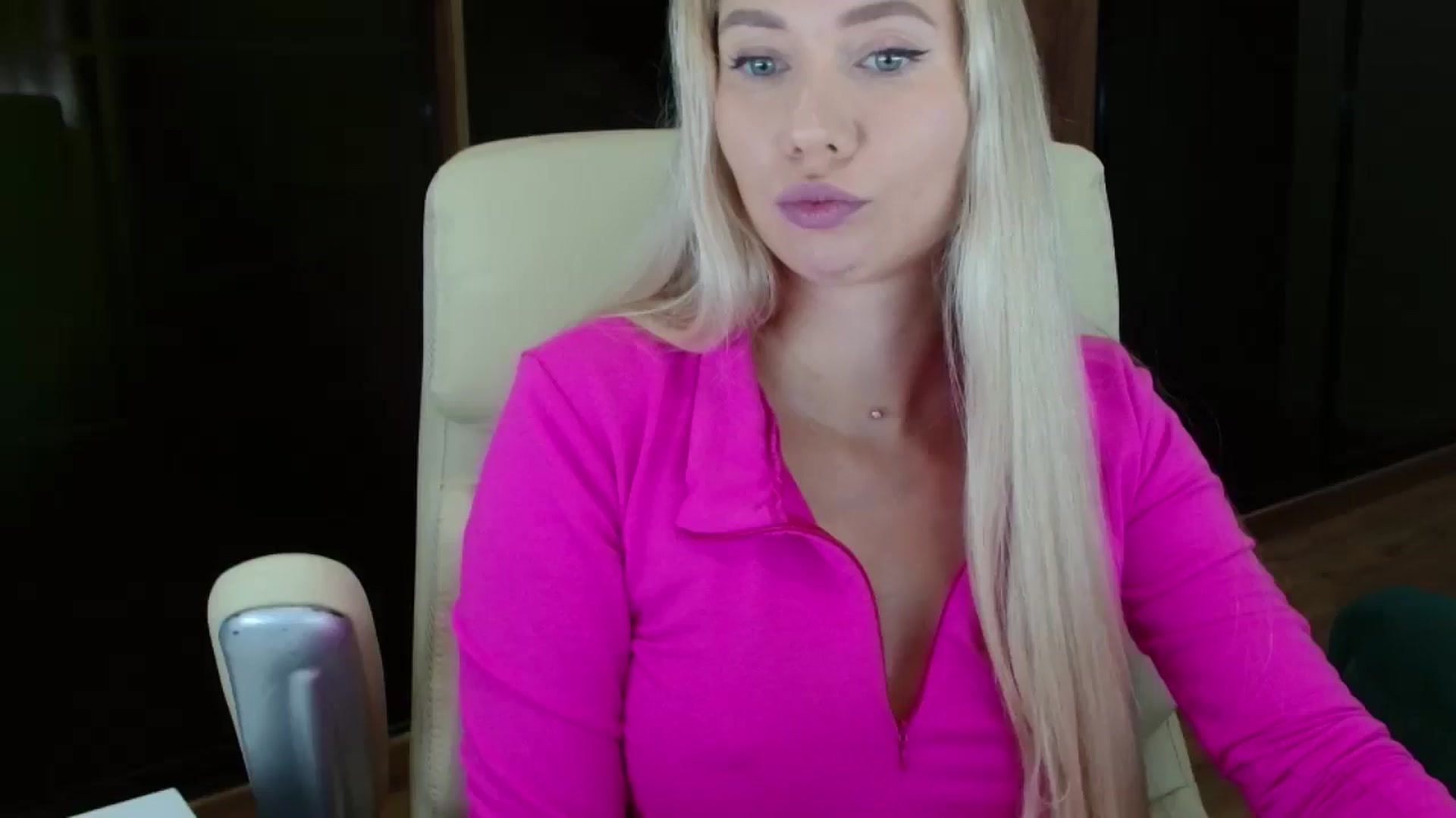 Gallery image thumbnail from Miss_Sylvia's myfreecams stream on, 10/15/2025, 18:44 image 13 of 20