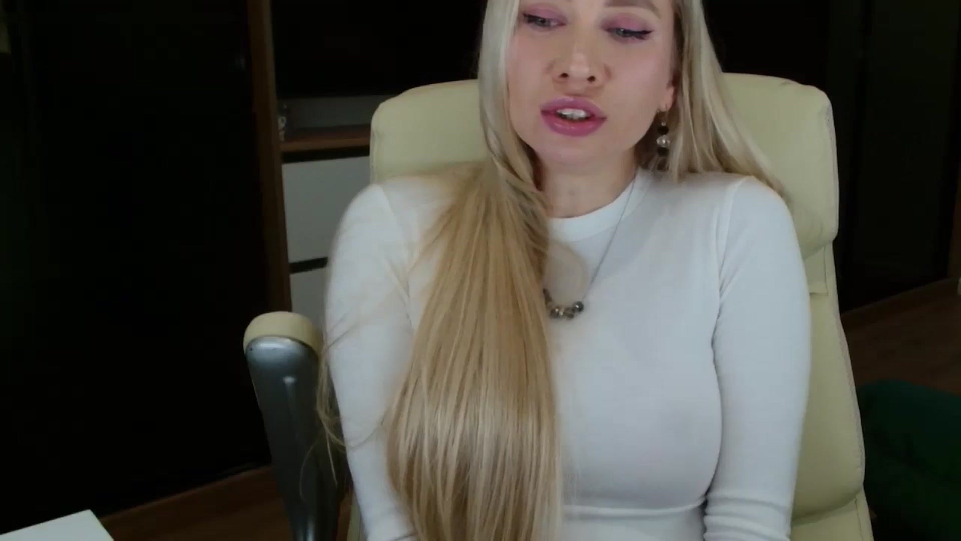 Gallery image thumbnail from Miss_Sylvia's myfreecams stream on, 10/18/2025, 20:30 image 18 of 20