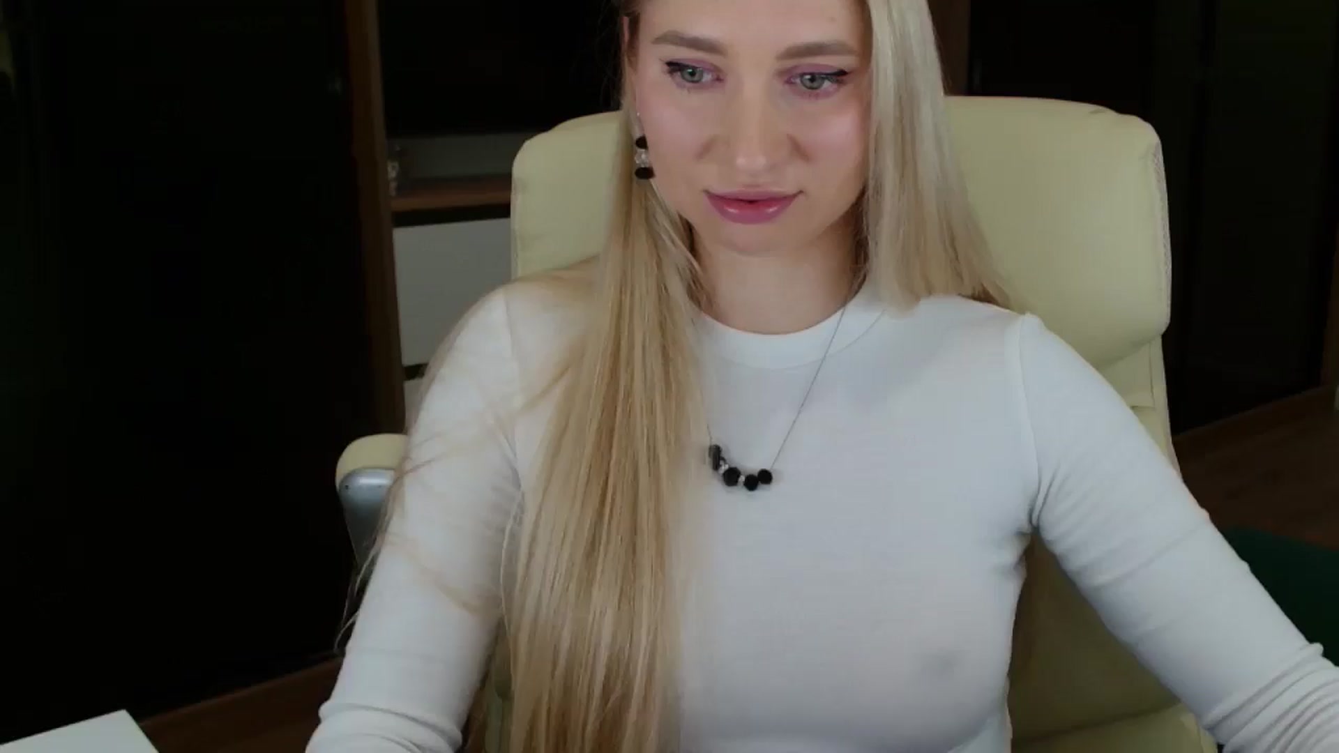 Gallery image thumbnail from Miss_Sylvia's myfreecams stream on, 10/18/2025, 20:30 image 17 of 20