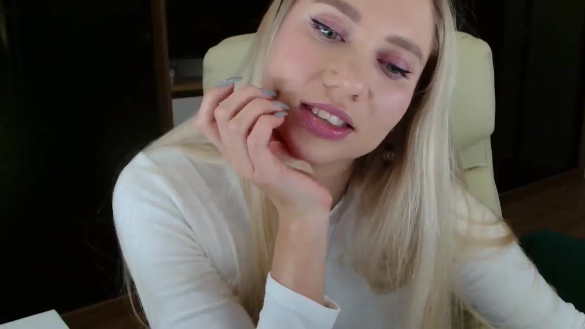 Gallery image thumbnail from Miss_Sylvia's myfreecams stream on, 10/18/2025, 20:30 image 13 of 20