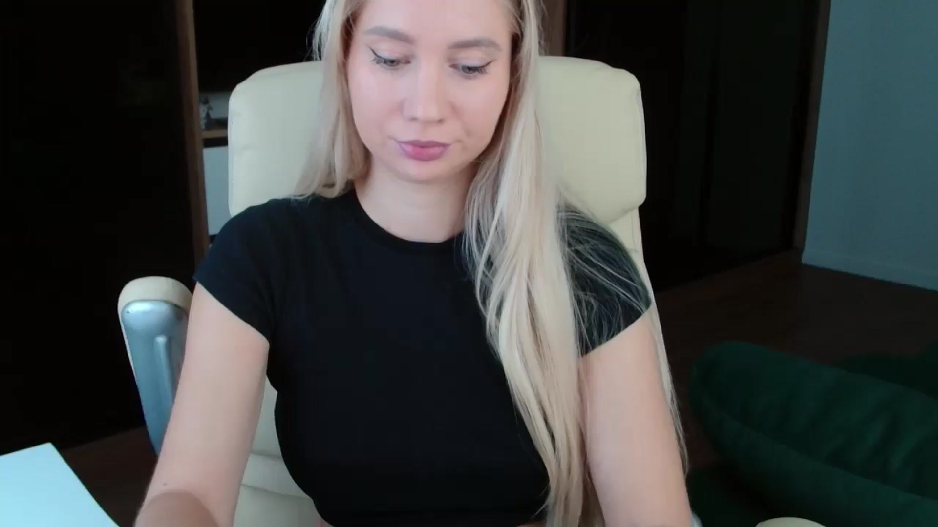 Gallery image thumbnail from Miss_Sylvia's myfreecams stream on, 10/27/2025, 15:33 image 1 of 20