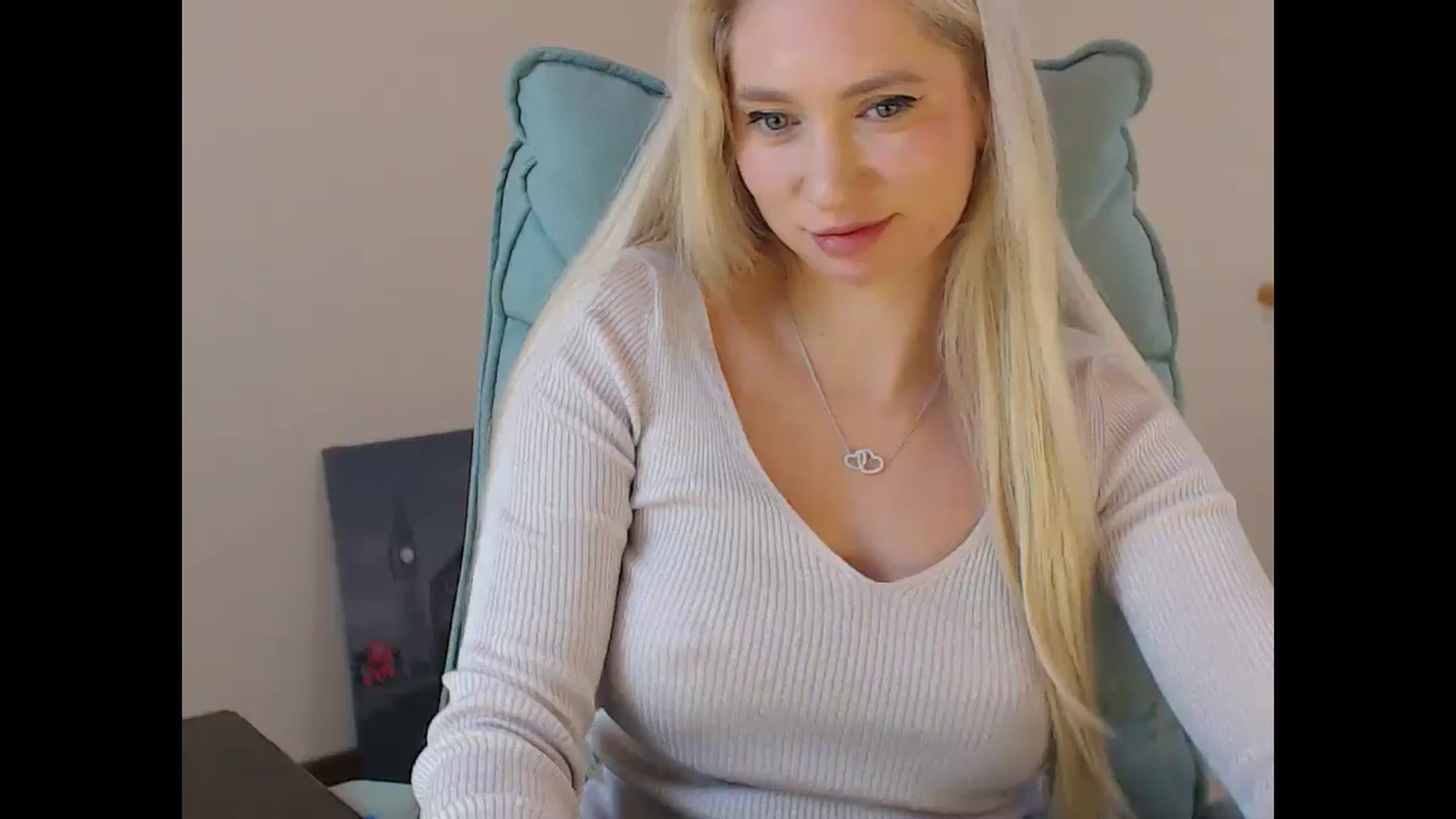 Gallery image thumbnail from Miss_Sylvia's myfreecams stream on, 11/09/2025, 20:10 image 19 of 20