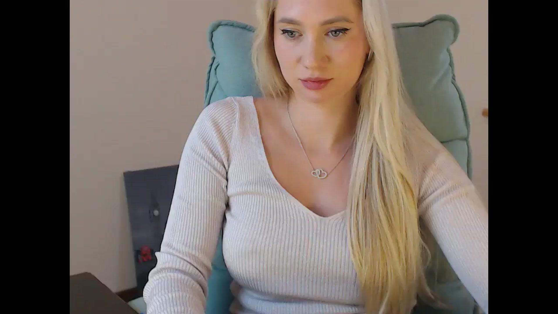 Gallery image thumbnail from Miss_Sylvia's myfreecams stream on, 11/09/2025, 20:10 image 10 of 20