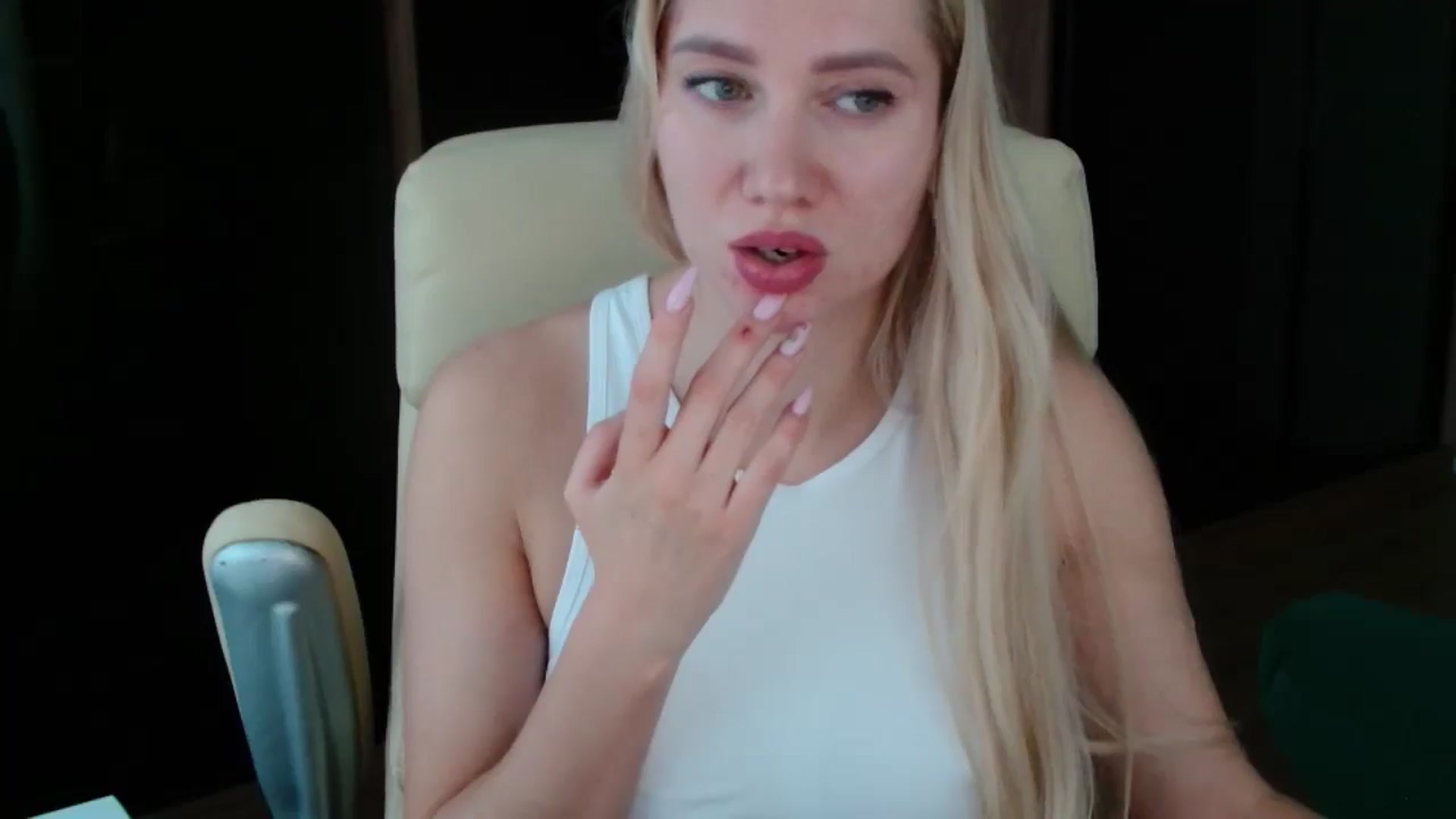Gallery image thumbnail from Miss_Sylvia's myfreecams stream on, 11/14/2025, 14:00 image 11 of 20