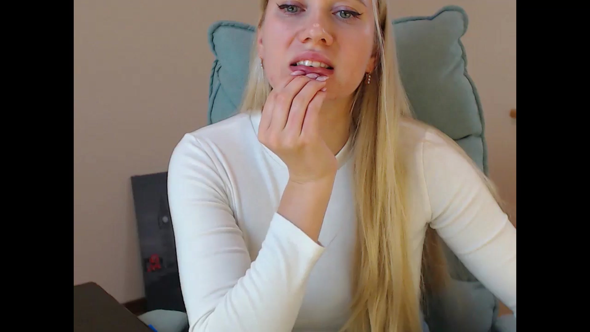 Gallery image thumbnail from Miss_Sylvia's myfreecams stream on, 11/16/2025, 17:08 image 18 of 20