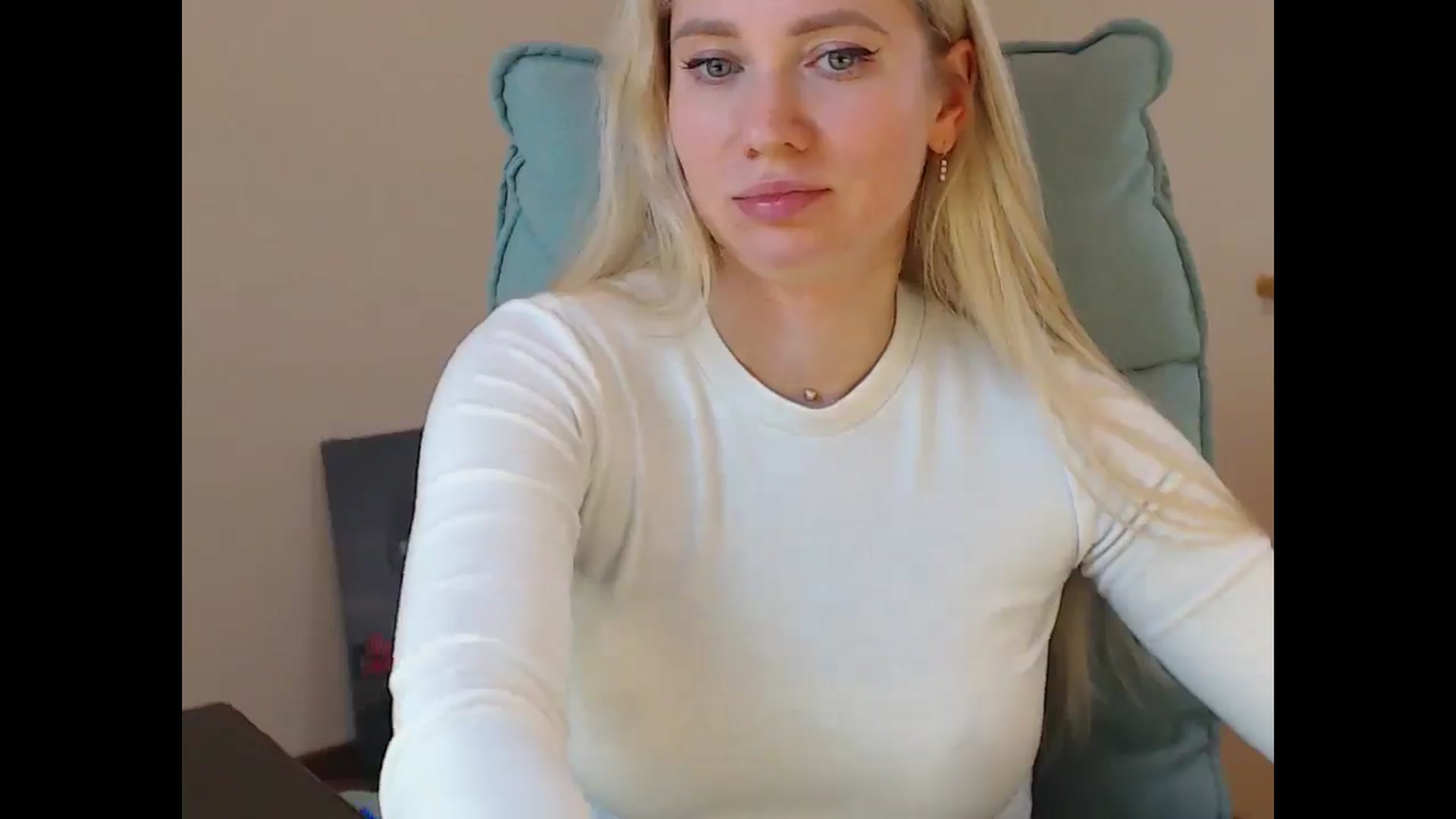 Gallery image thumbnail from Miss_Sylvia's myfreecams stream on, 11/16/2025, 19:30 image 5 of 20