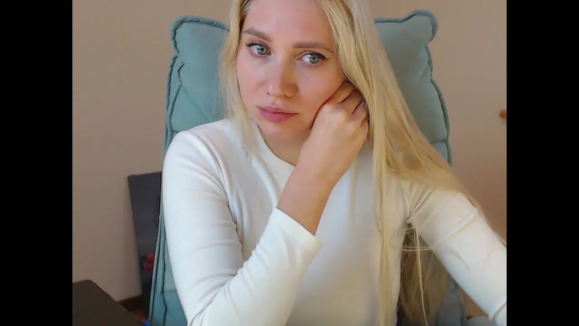 Gallery image thumbnail from Miss_Sylvia's myfreecams stream on, 11/16/2025, 19:30 image 18 of 20