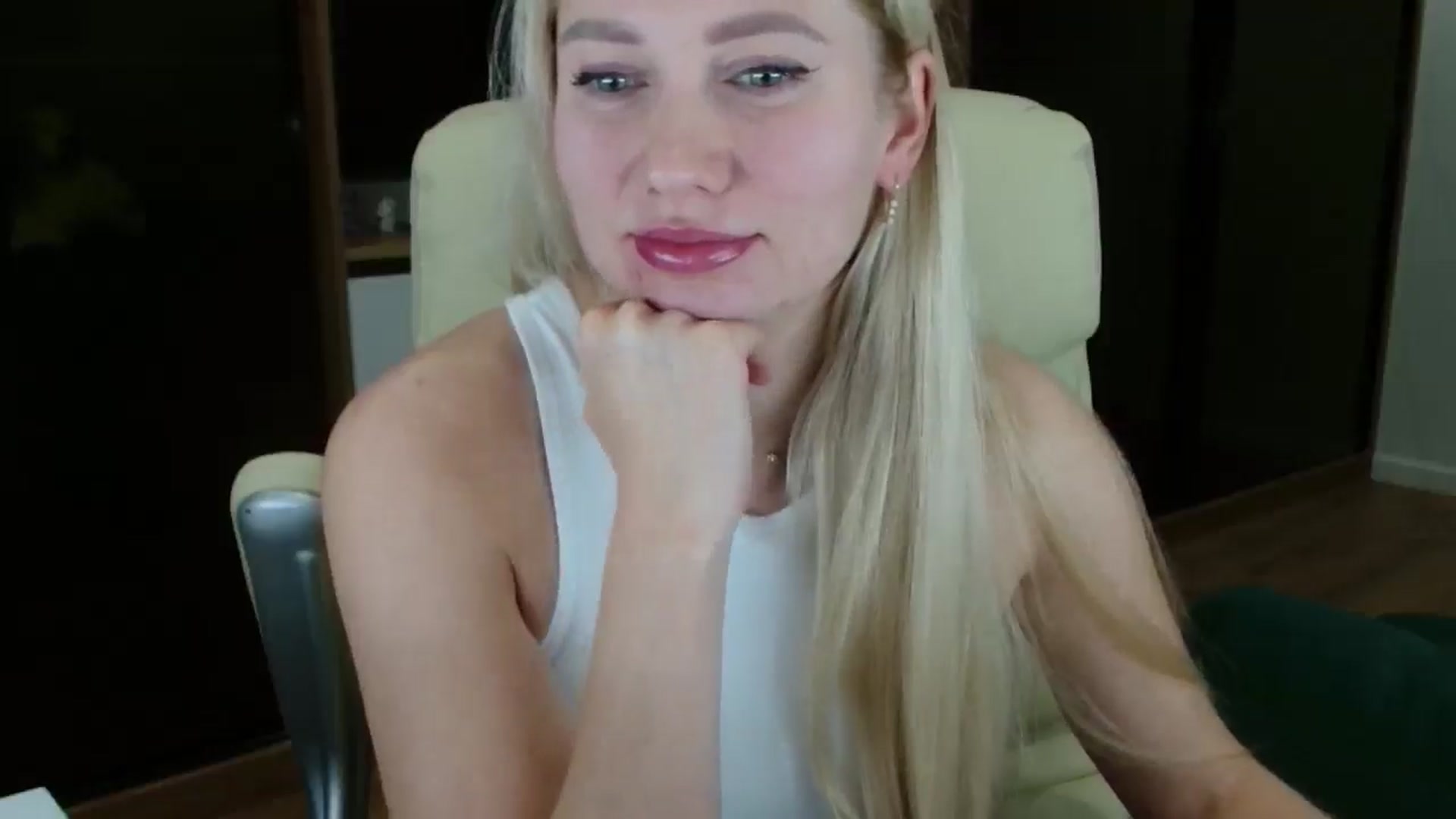Gallery image thumbnail from Miss_Sylvia's myfreecams stream on, 11/17/2025, 17:14 image 18 of 20