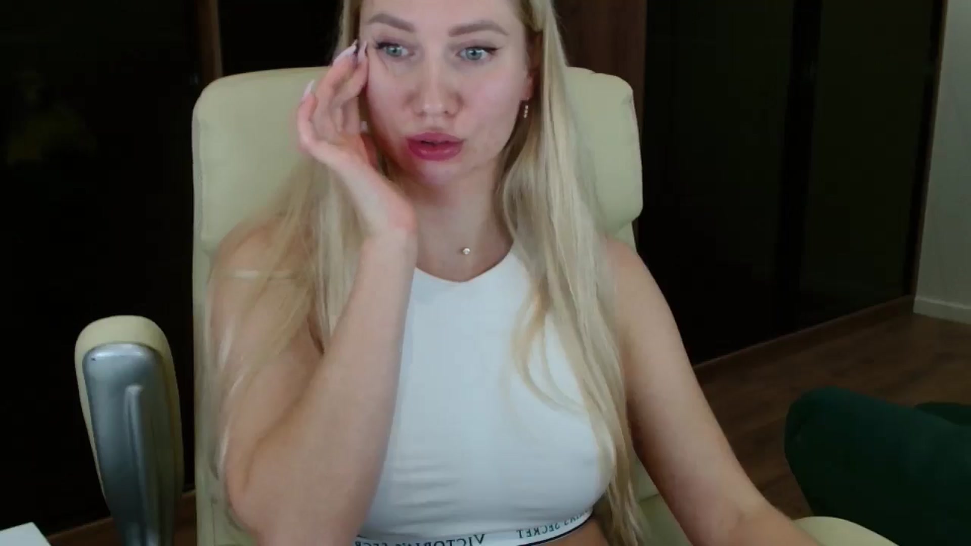 Gallery image thumbnail from Miss_Sylvia's myfreecams stream on, 11/17/2025, 19:26 image 3 of 20