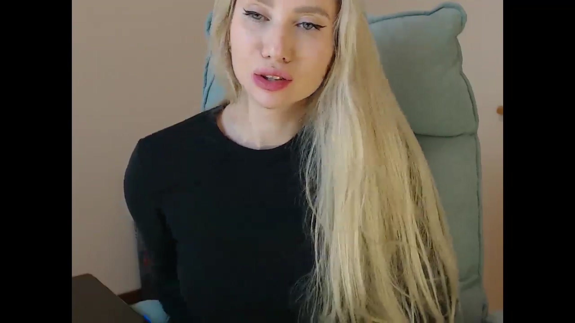 Gallery image thumbnail from Miss_Sylvia's myfreecams stream on, 11/19/2025, 20:54 image 18 of 20