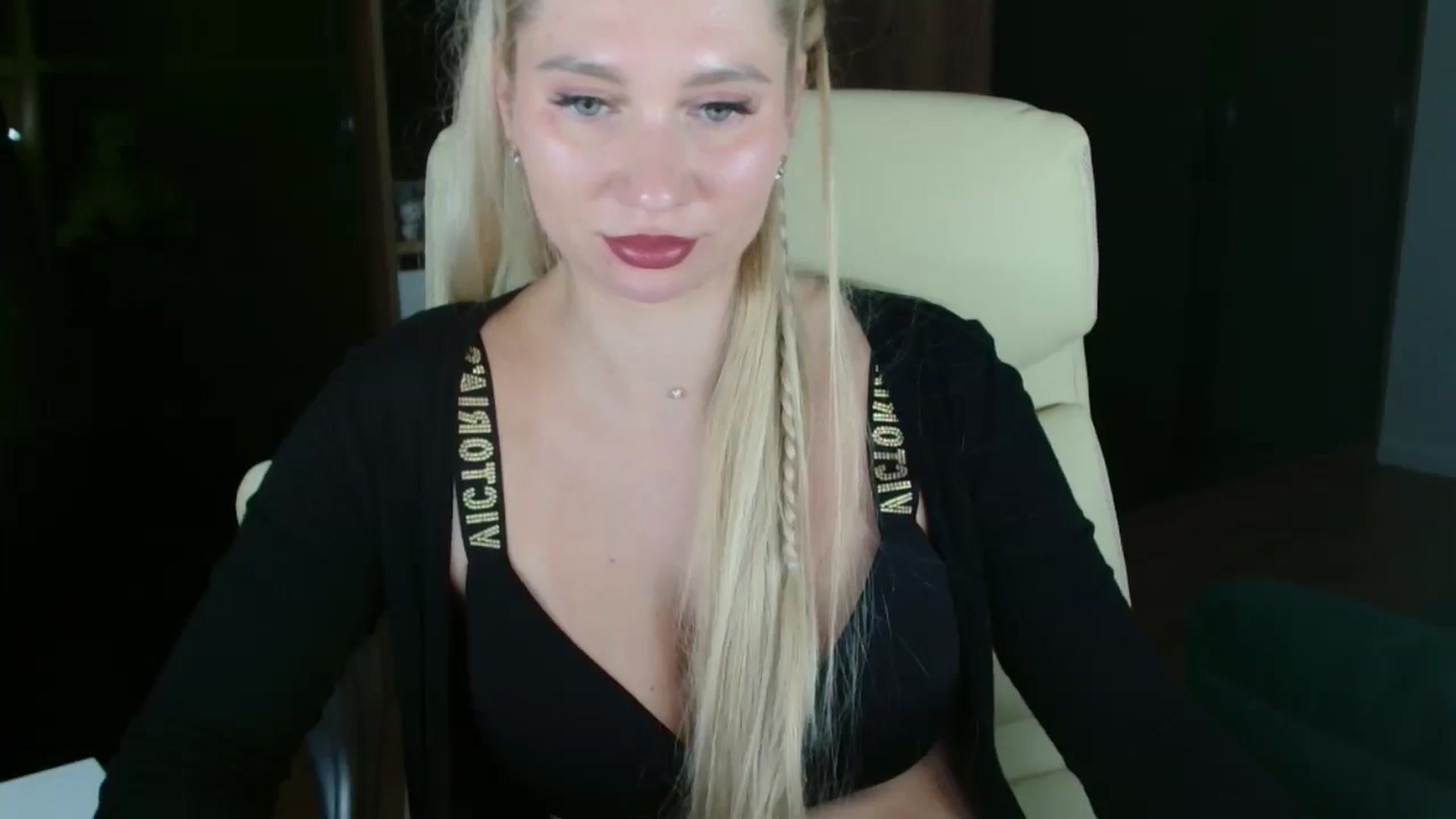 Gallery image thumbnail from Miss_Sylvia's myfreecams stream on, 11/23/2025, 22:34 image 4 of 20
