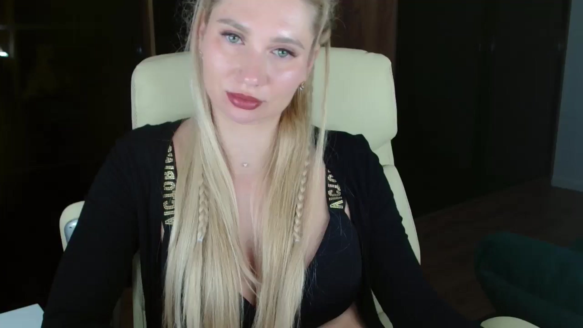 Gallery image thumbnail from Miss_Sylvia's myfreecams stream on, 11/23/2025, 22:34 image 19 of 20