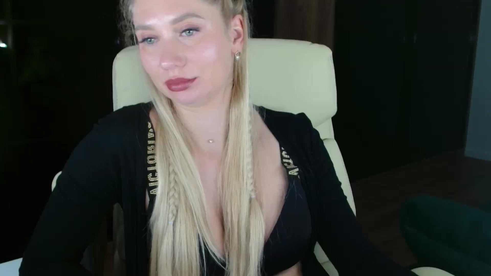 Gallery image thumbnail from Miss_Sylvia's myfreecams stream on, 11/23/2025, 22:34 image 18 of 20
