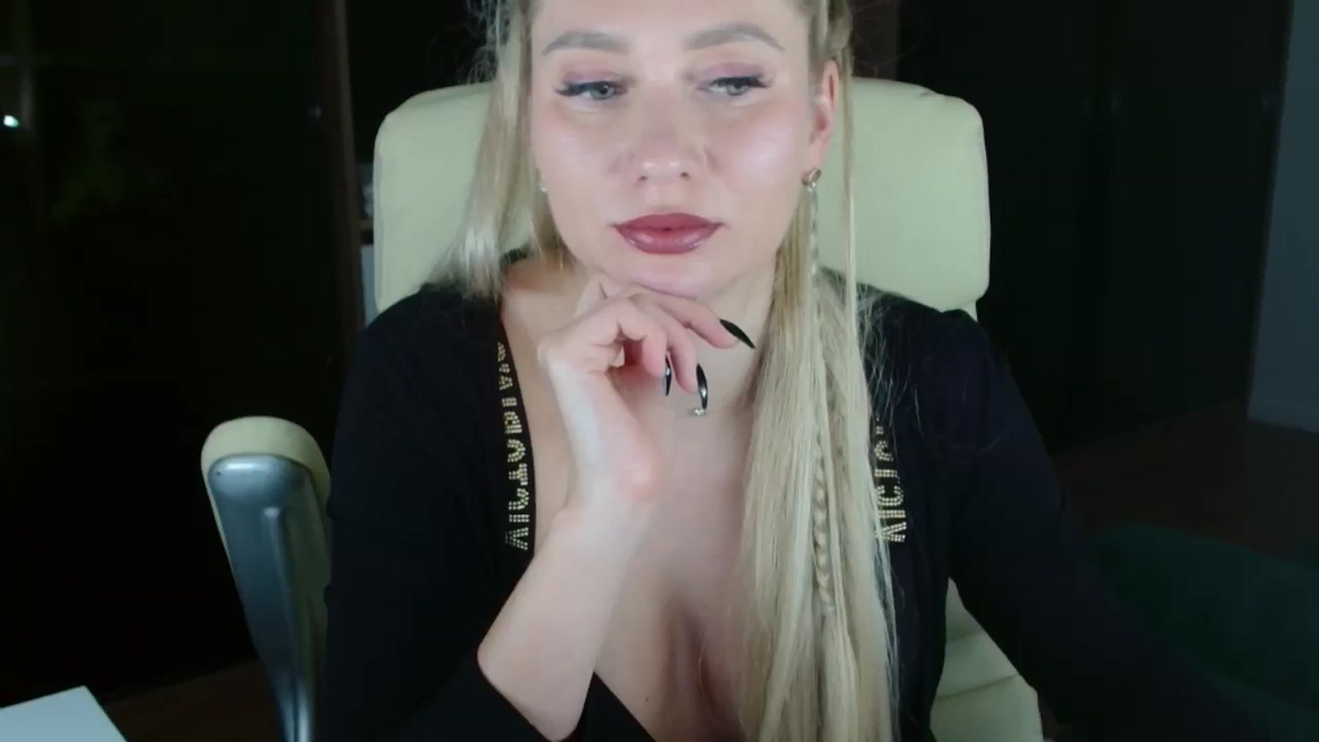 Gallery image thumbnail from Miss_Sylvia's myfreecams stream on, 11/23/2025, 22:34 image 6 of 20
