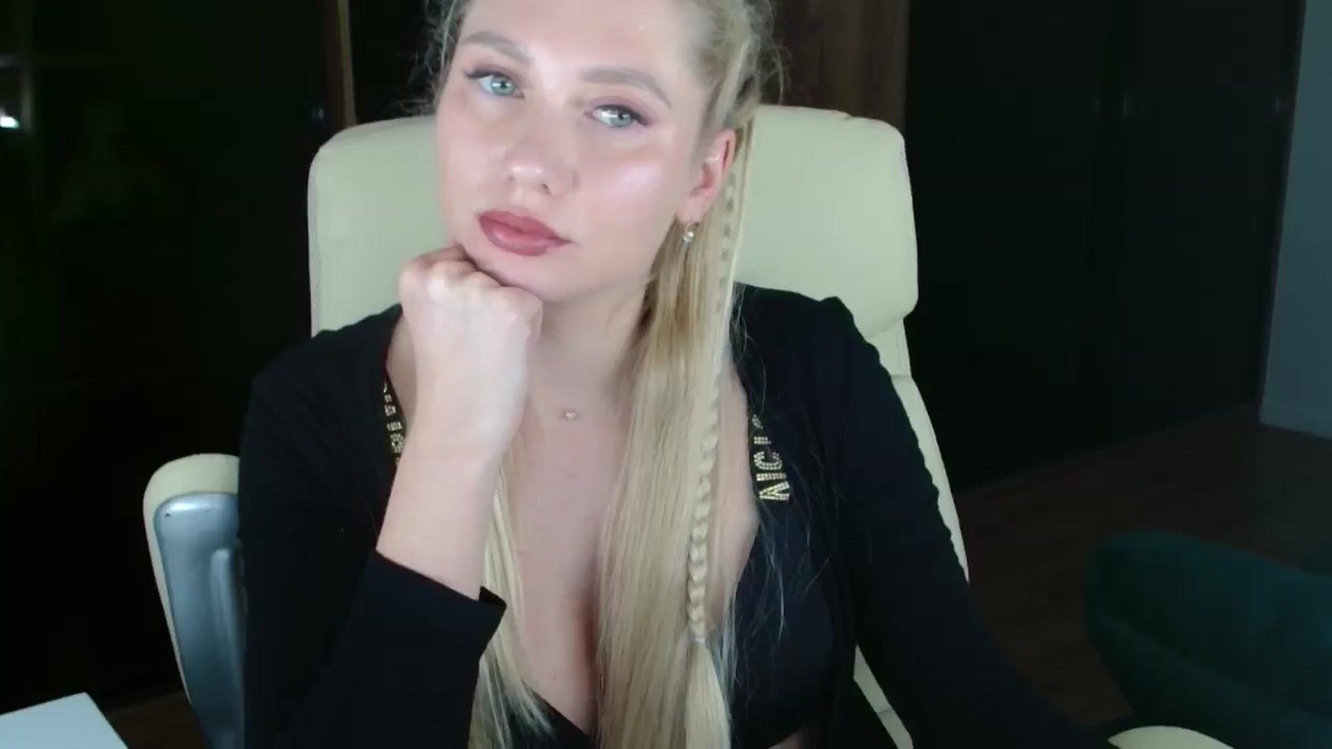 Gallery image thumbnail from Miss_Sylvia's myfreecams stream on, 11/23/2025, 22:34 image 17 of 20
