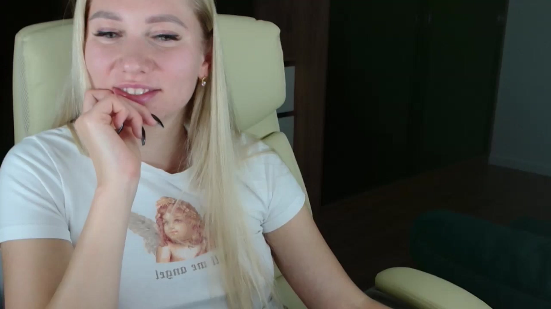 Gallery image thumbnail from Miss_Sylvia's myfreecams stream on, 11/24/2025, 19:50 image 18 of 20