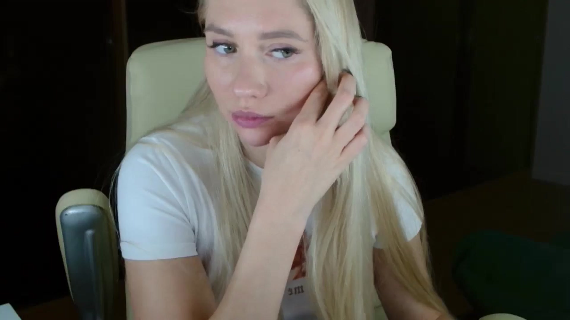 Gallery image thumbnail from Miss_Sylvia's myfreecams stream on, 12/01/2025, 19:16 image 10 of 20