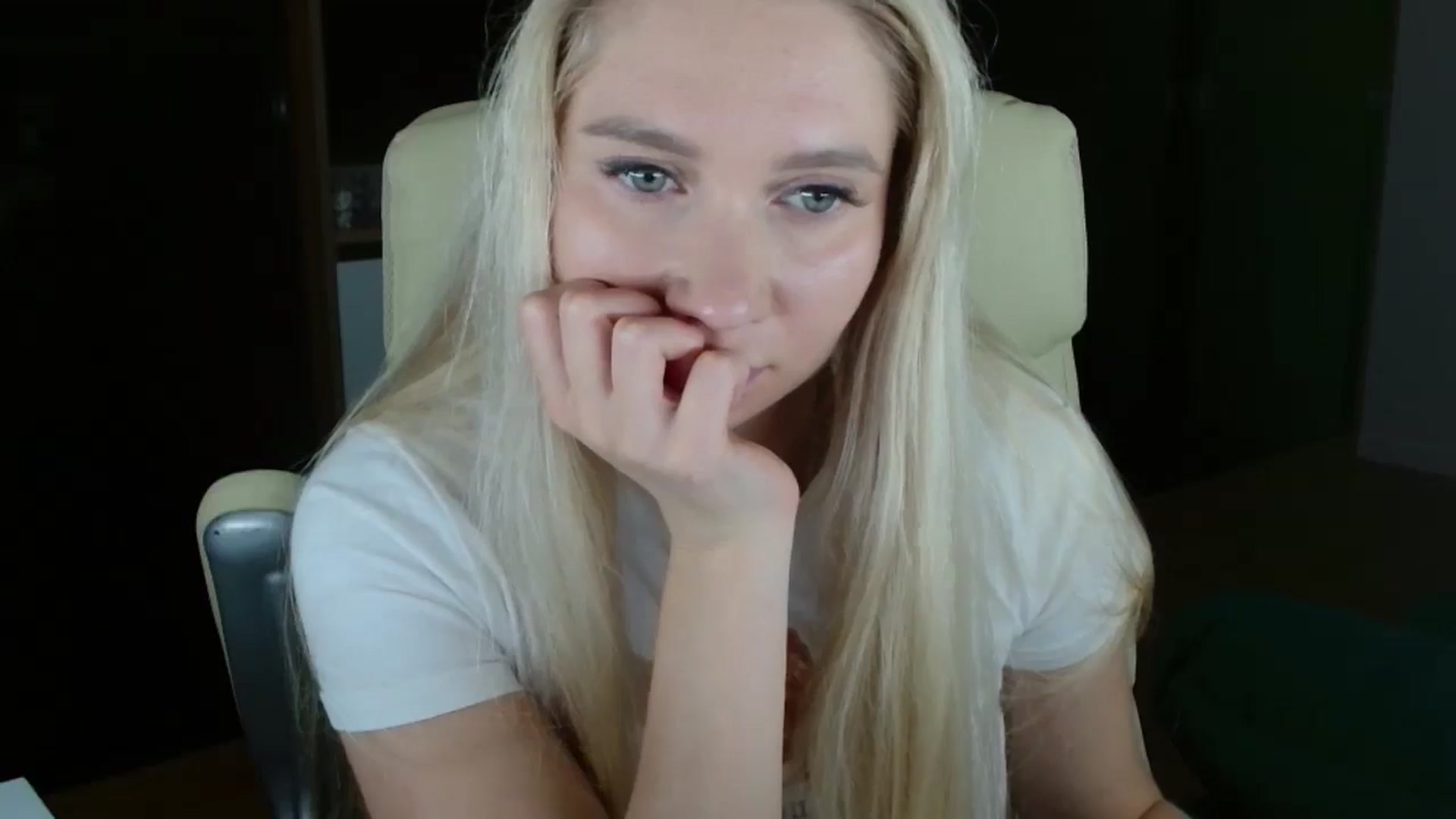 Gallery image thumbnail from Miss_Sylvia's myfreecams stream on, 12/01/2025, 19:16 image 8 of 20