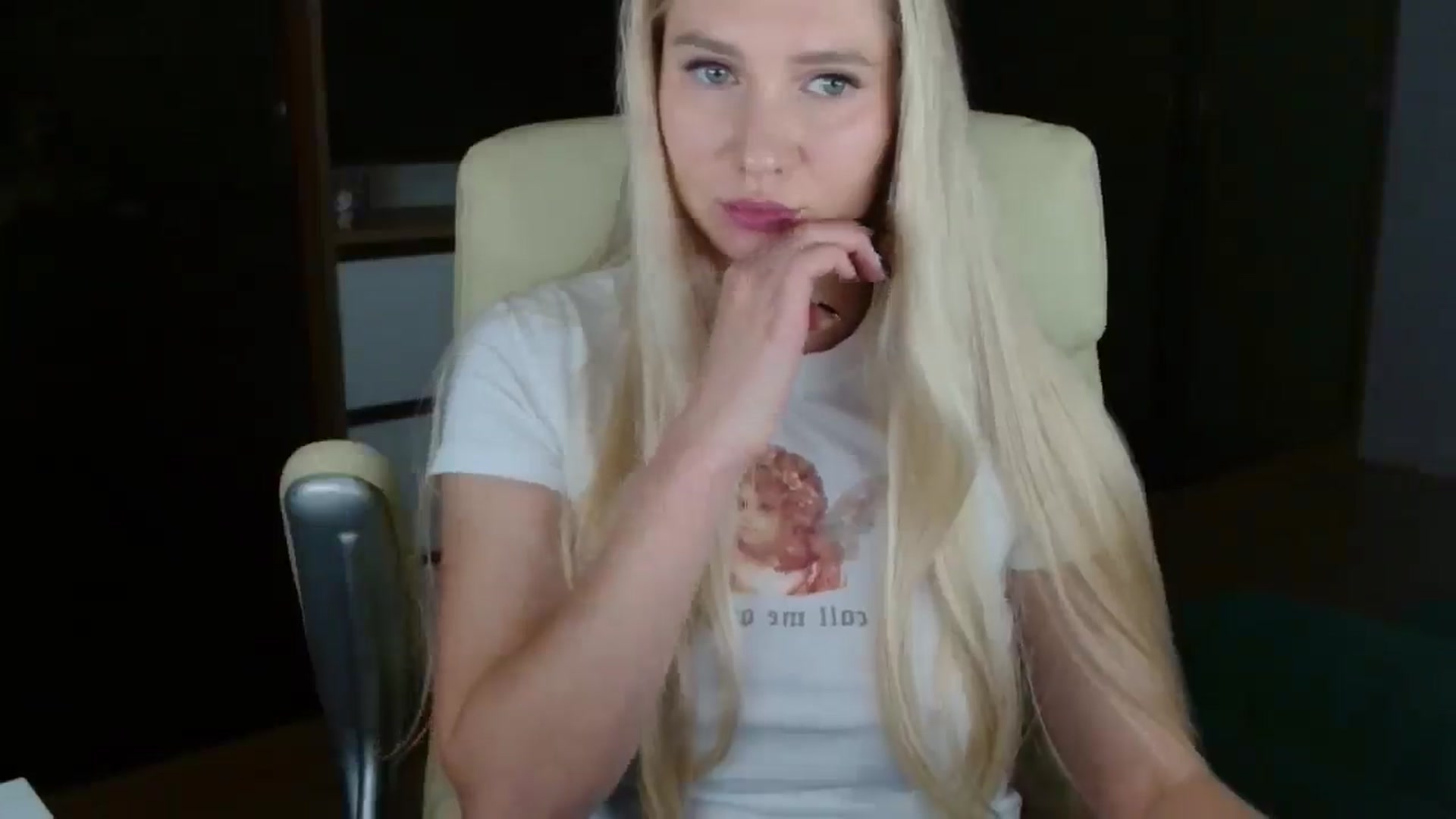 Gallery image thumbnail from Miss_Sylvia's myfreecams stream on, 12/01/2025, 19:16 image 18 of 20