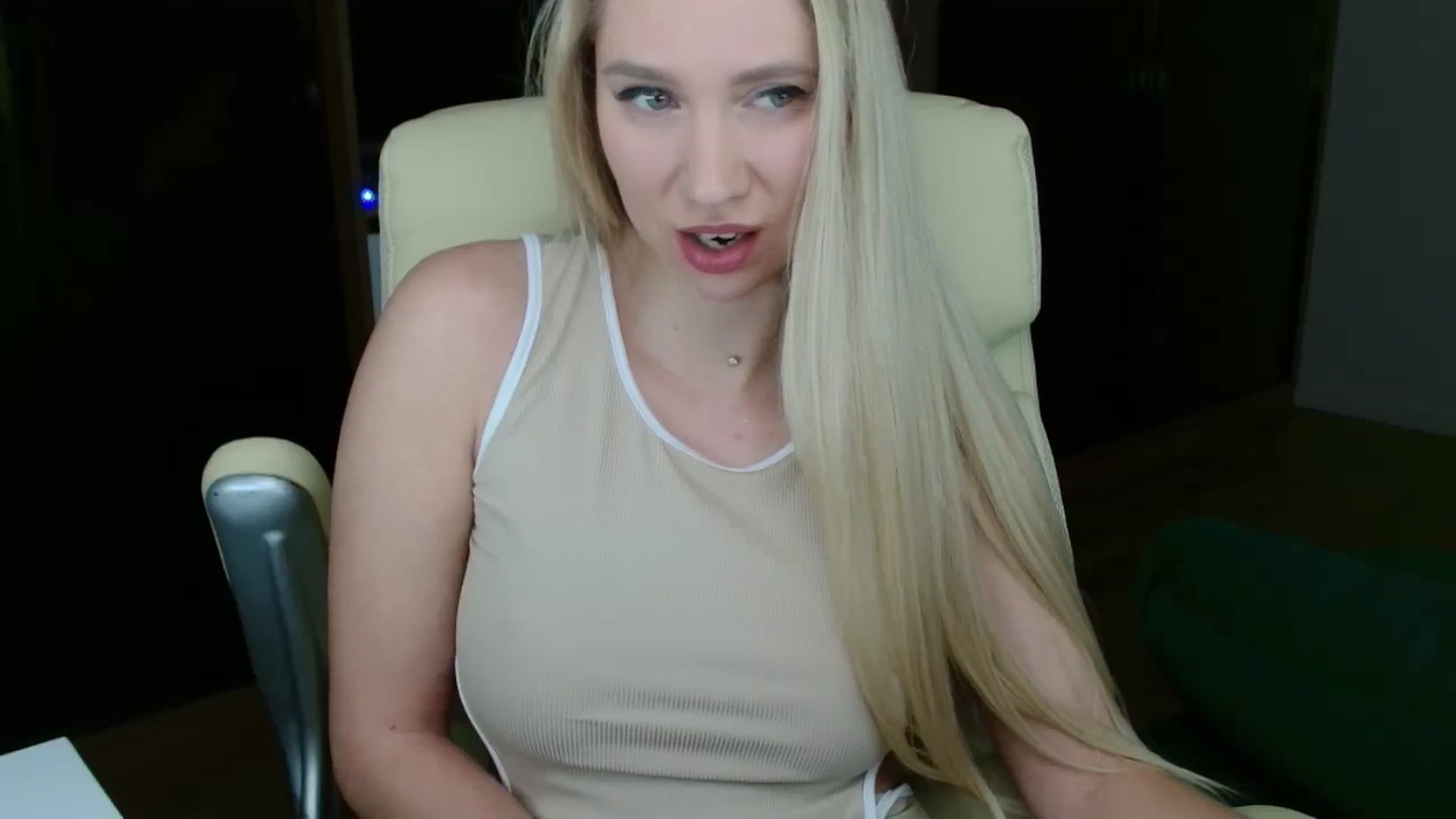 Gallery image thumbnail from Miss_Sylvia's myfreecams stream on, 12/14/2025, 20:49 image 17 of 20
