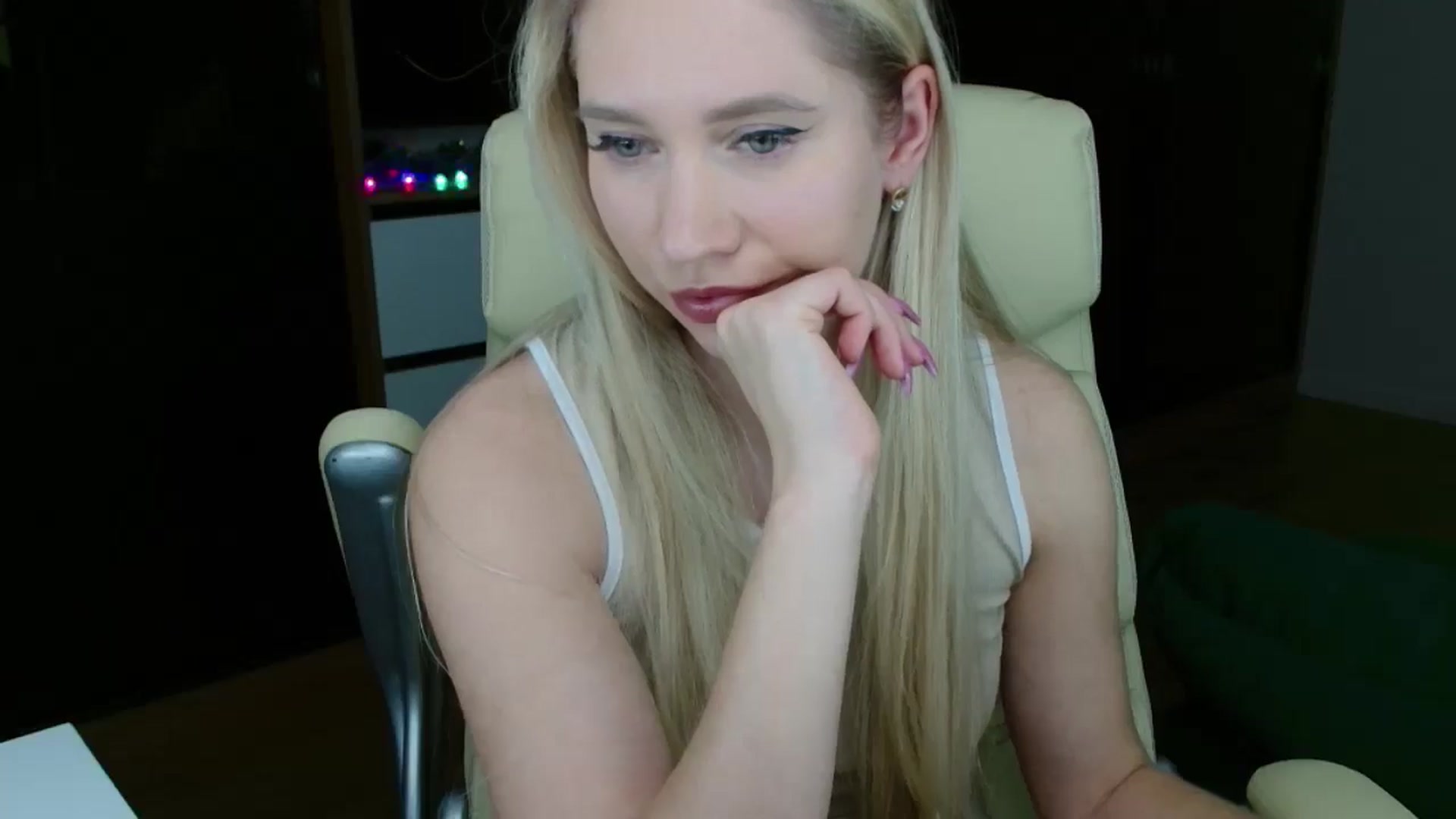 Gallery image thumbnail from Miss_Sylvia's myfreecams stream on, 12/14/2025, 22:13 image 17 of 20