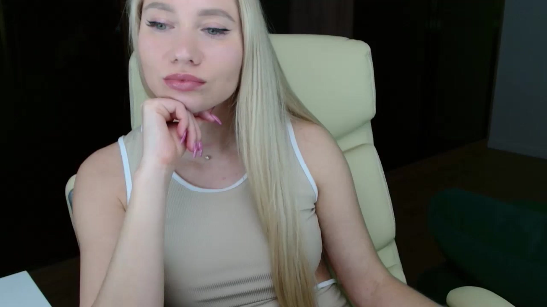 Gallery image thumbnail from Miss_Sylvia's myfreecams stream on, 12/14/2025, 22:13 image 7 of 20