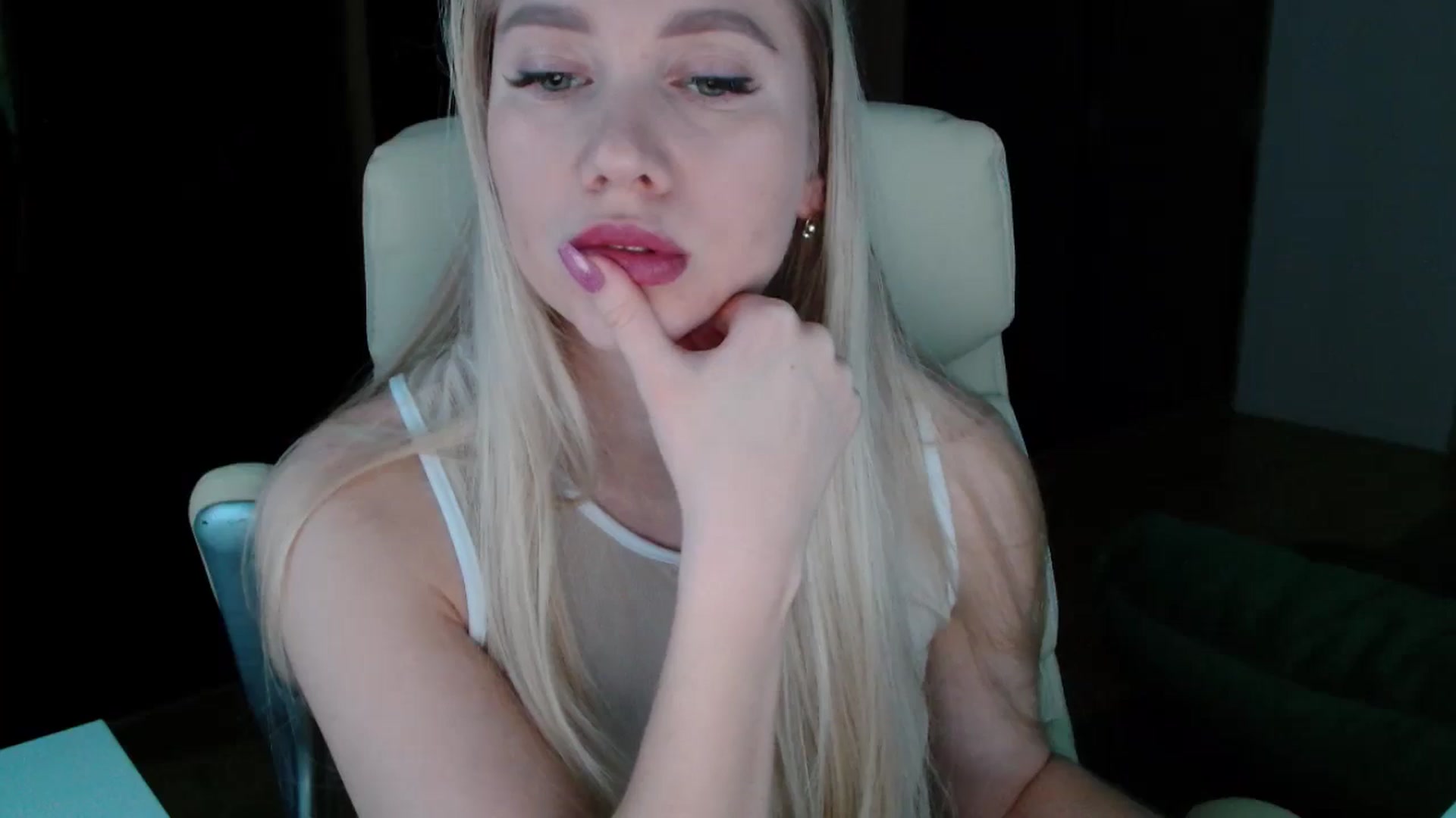Gallery image thumbnail from Miss_Sylvia's myfreecams stream on, 12/16/2025, 13:36 image 18 of 20