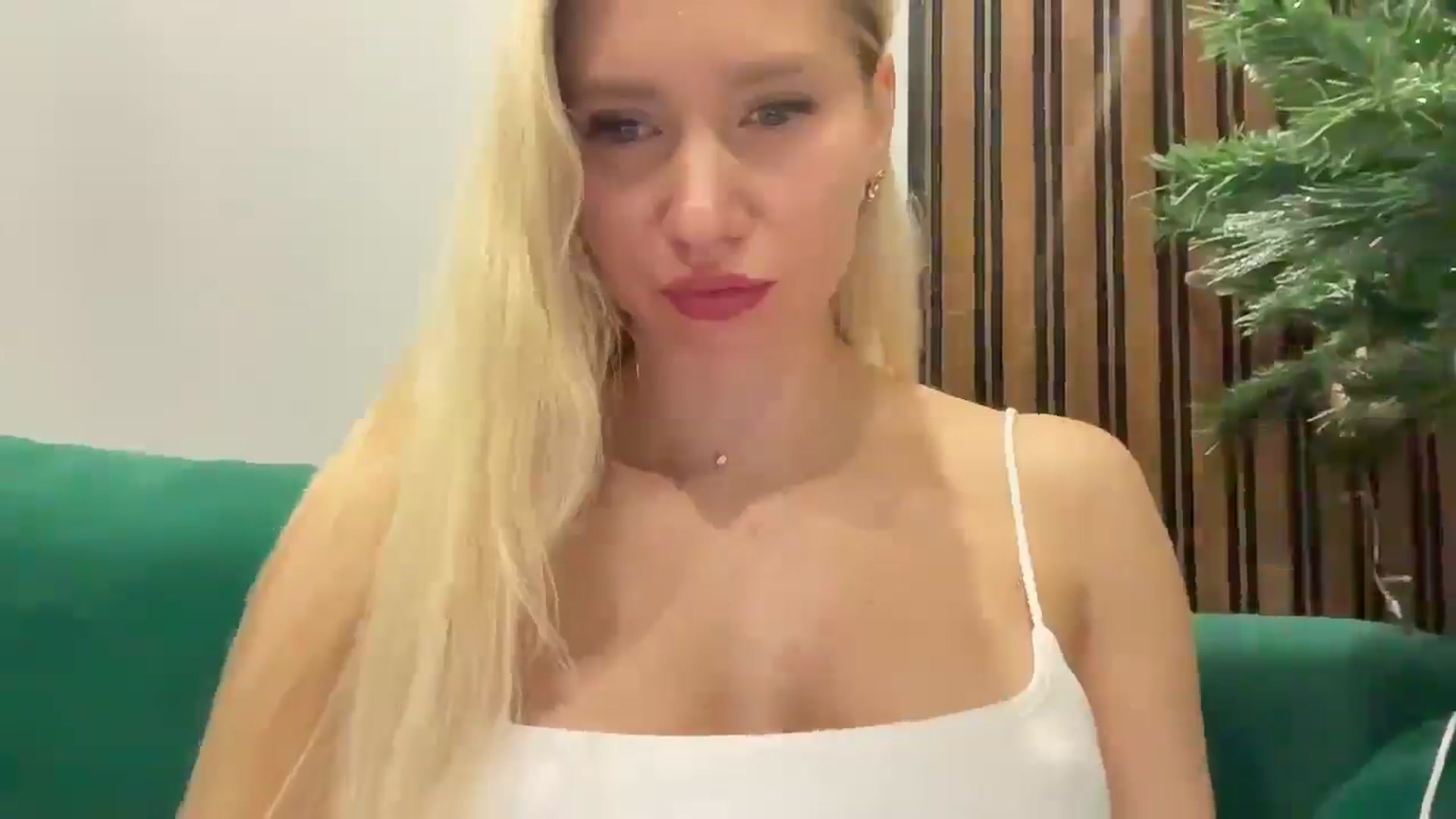 Gallery image thumbnail from Miss_Sylvia's myfreecams stream on, 12/17/2025, 21:58 image 11 of 20