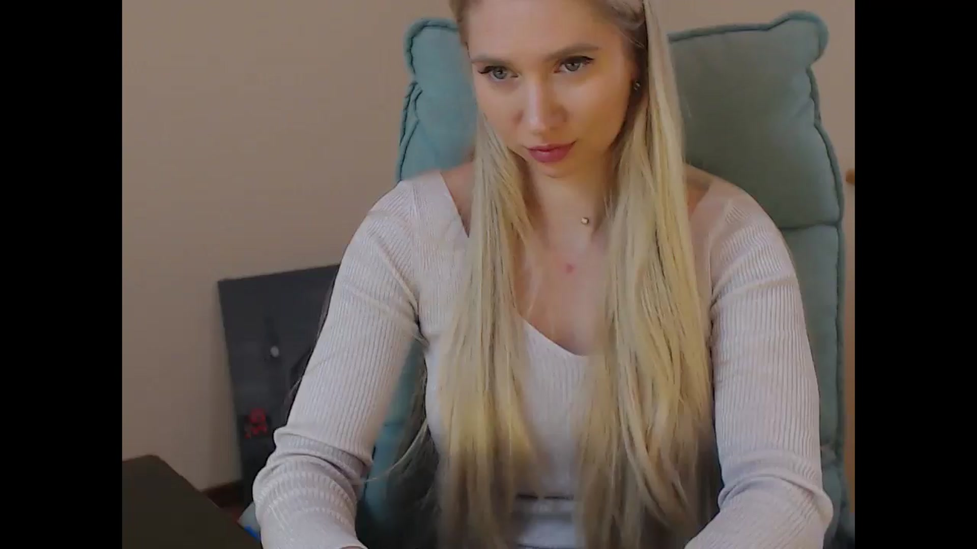 Gallery image thumbnail from Miss_Sylvia's myfreecams stream on, 12/21/2025, 19:49 image 17 of 20