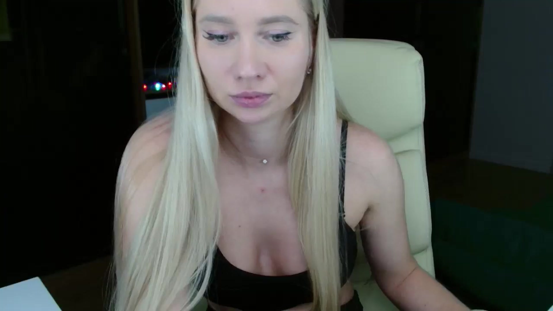 Gallery image thumbnail from Miss_Sylvia's myfreecams stream on, 12/22/2025, 19:59 image 17 of 20