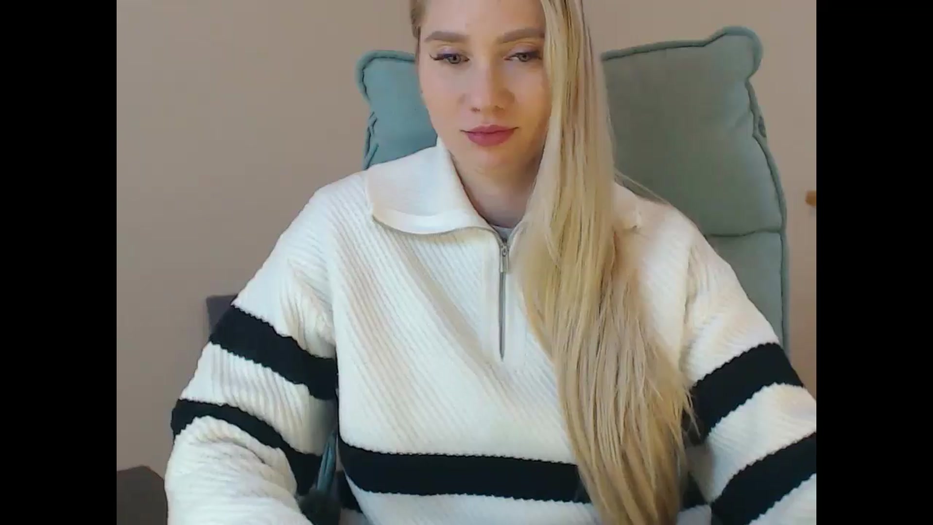 Gallery image thumbnail from Miss_Sylvia's myfreecams stream on, 12/25/2025, 19:10 image 14 of 20