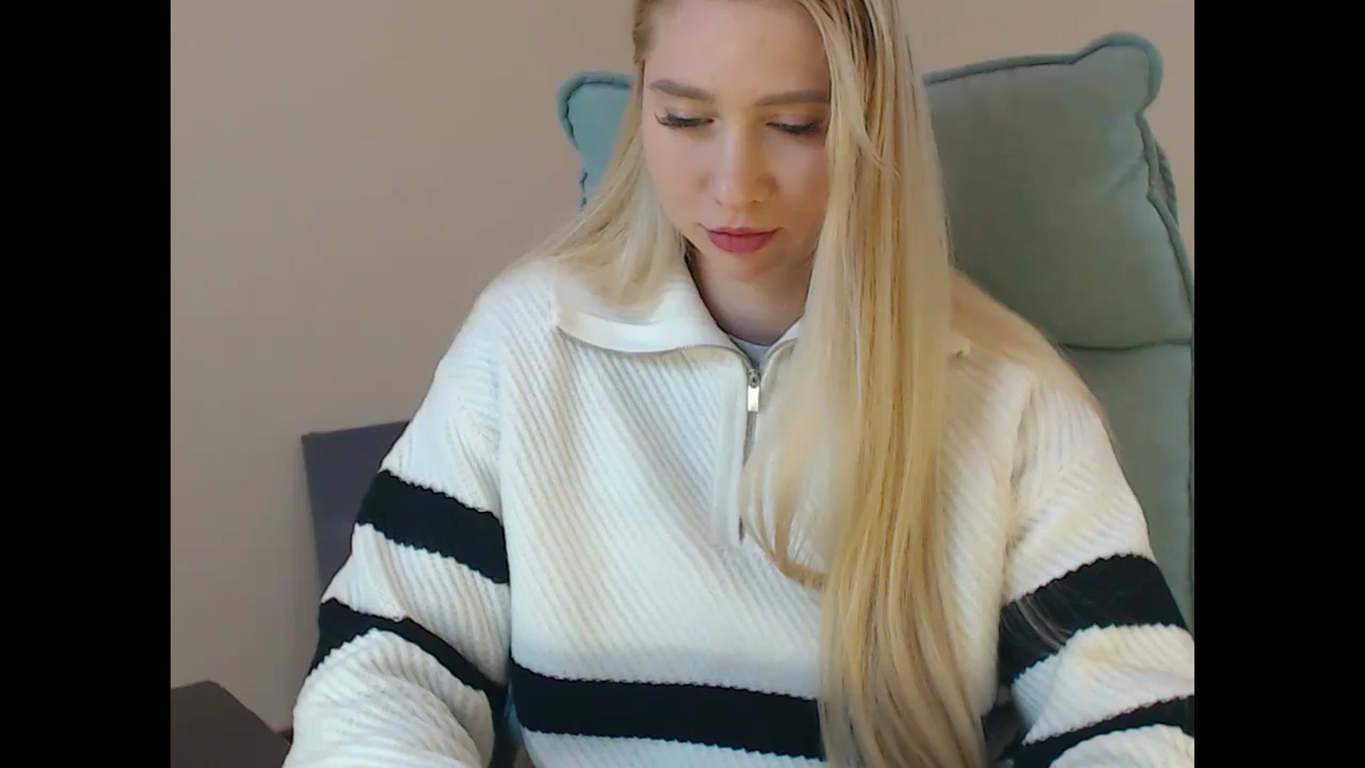 Gallery image thumbnail from Miss_Sylvia's myfreecams stream on, 12/25/2025, 19:10 image 13 of 20