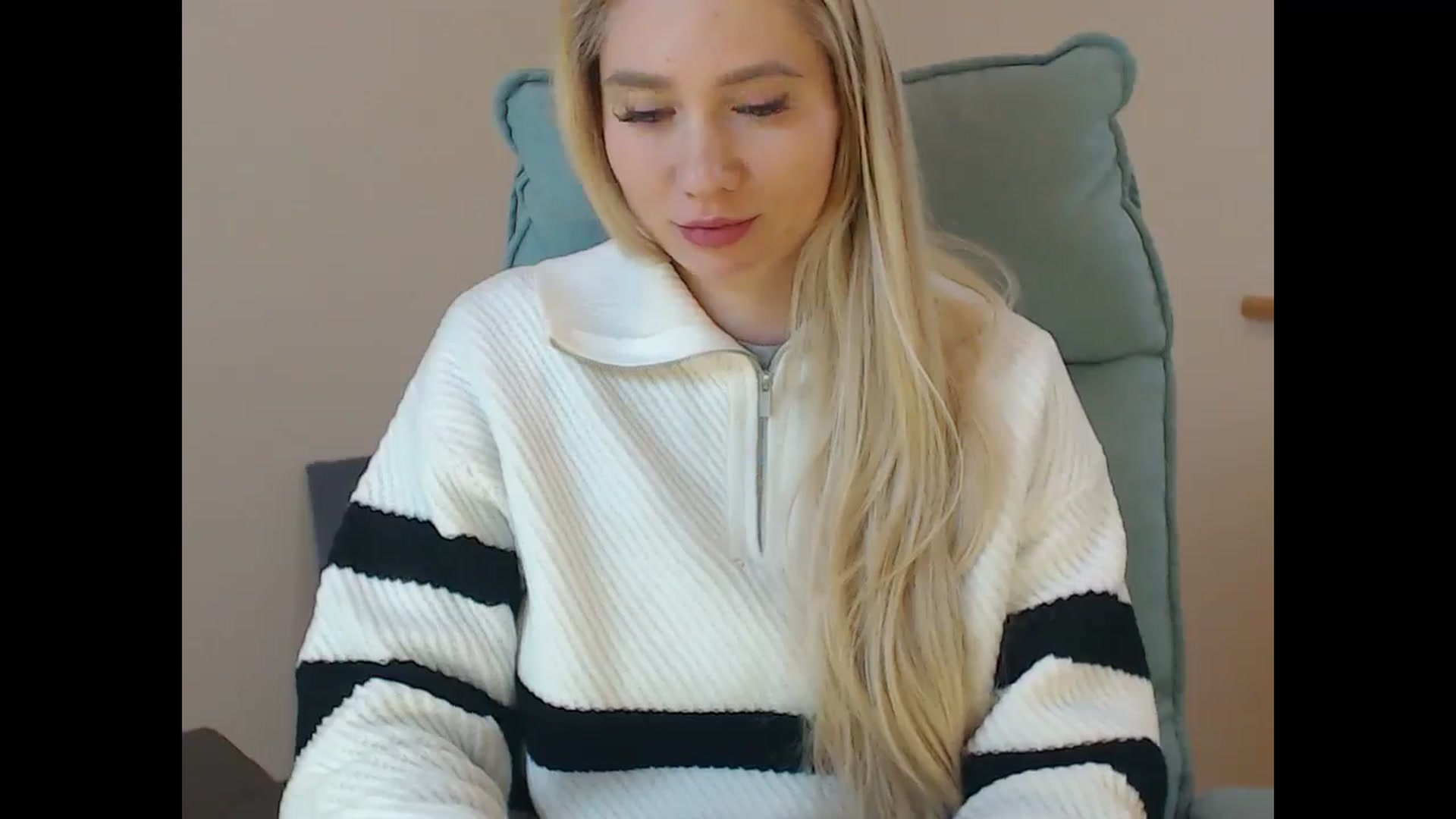 Gallery image thumbnail from Miss_Sylvia's myfreecams stream on, 12/25/2025, 19:10 image 19 of 20