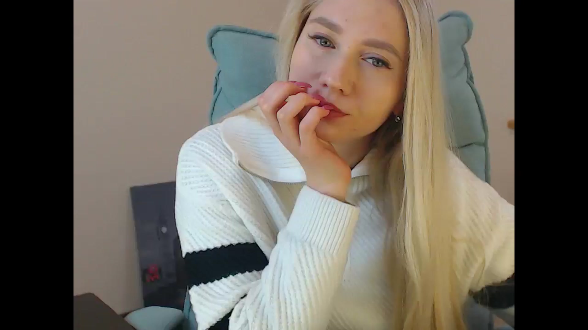Gallery image thumbnail from Miss_Sylvia's myfreecams stream on, 12/25/2025, 19:10 image 4 of 20