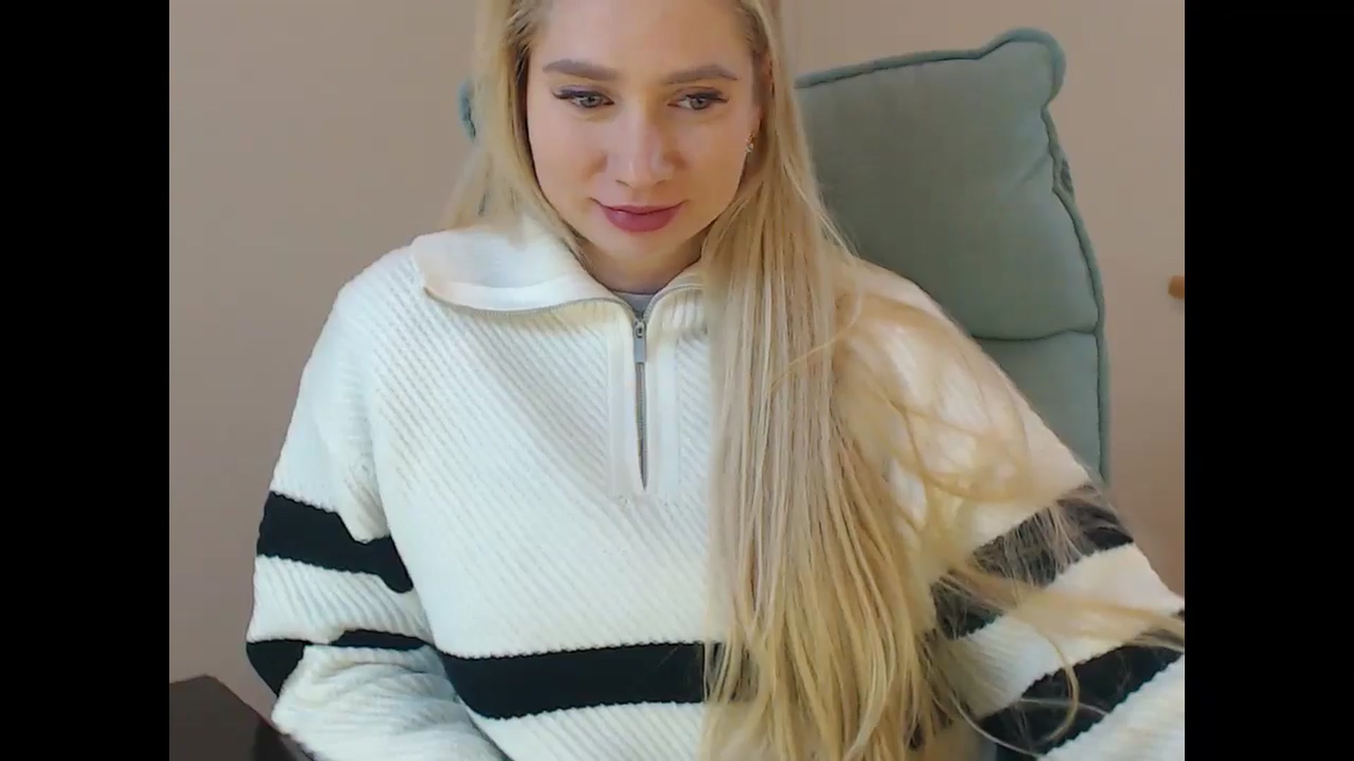 Gallery image thumbnail from Miss_Sylvia's myfreecams stream on, 12/25/2025, 19:10 image 3 of 20