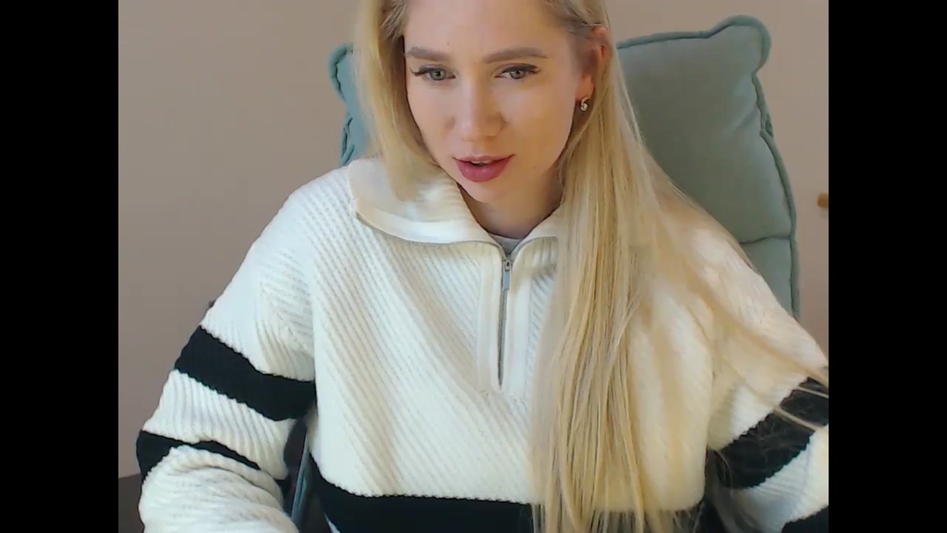 Gallery image thumbnail from Miss_Sylvia's myfreecams stream on, 12/25/2025, 19:10 image 8 of 20