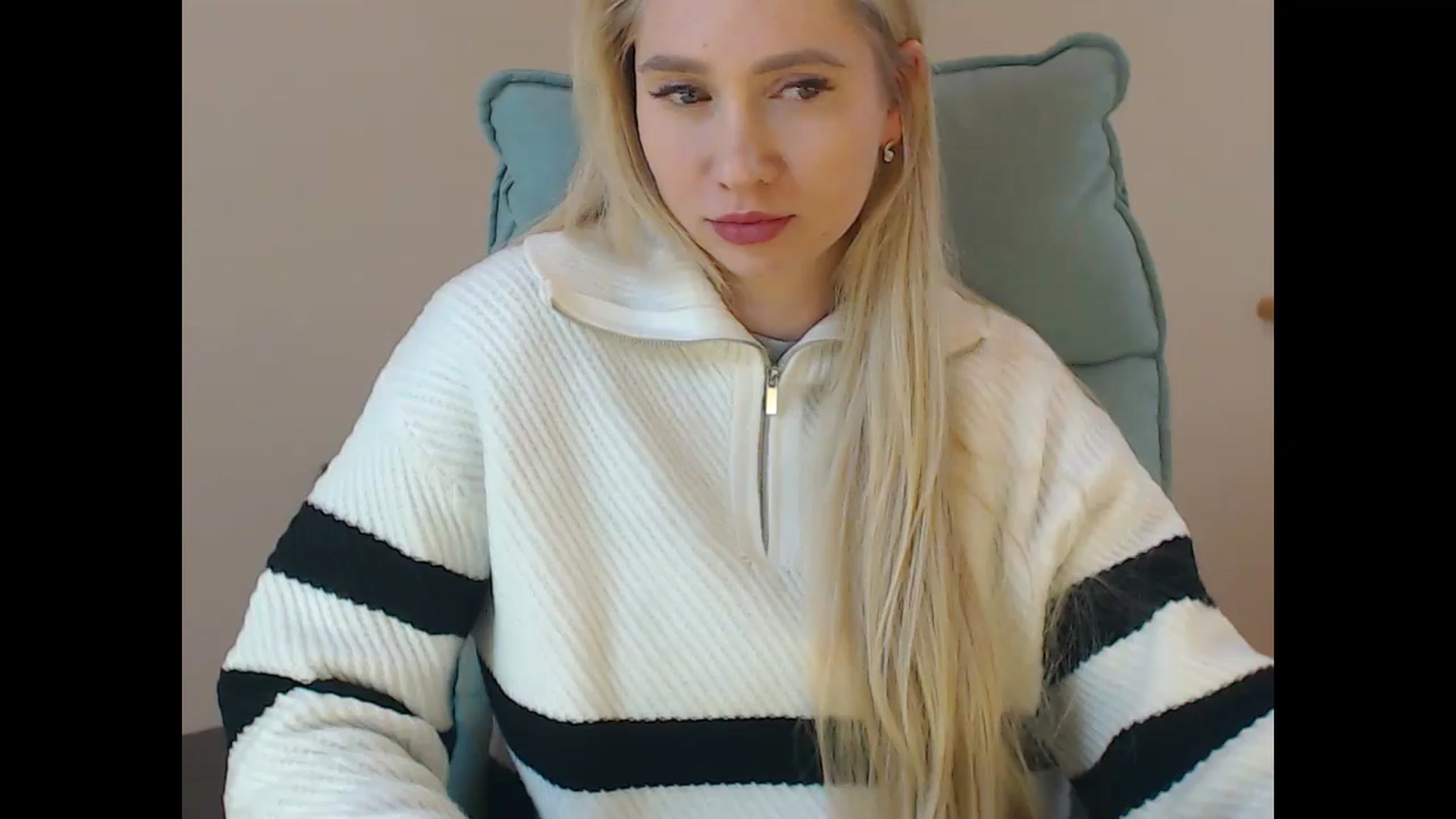 Gallery image thumbnail from Miss_Sylvia's myfreecams stream on, 12/25/2025, 19:10 image 5 of 20