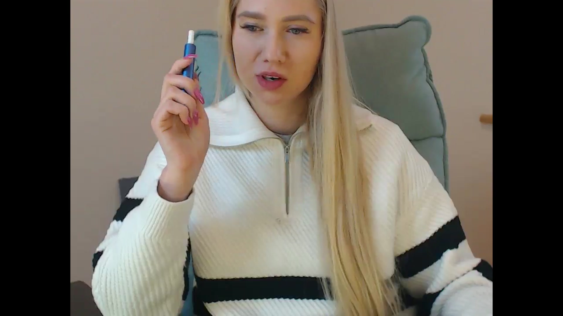 Gallery image thumbnail from Miss_Sylvia's myfreecams stream on, 12/25/2025, 19:10 image 17 of 20