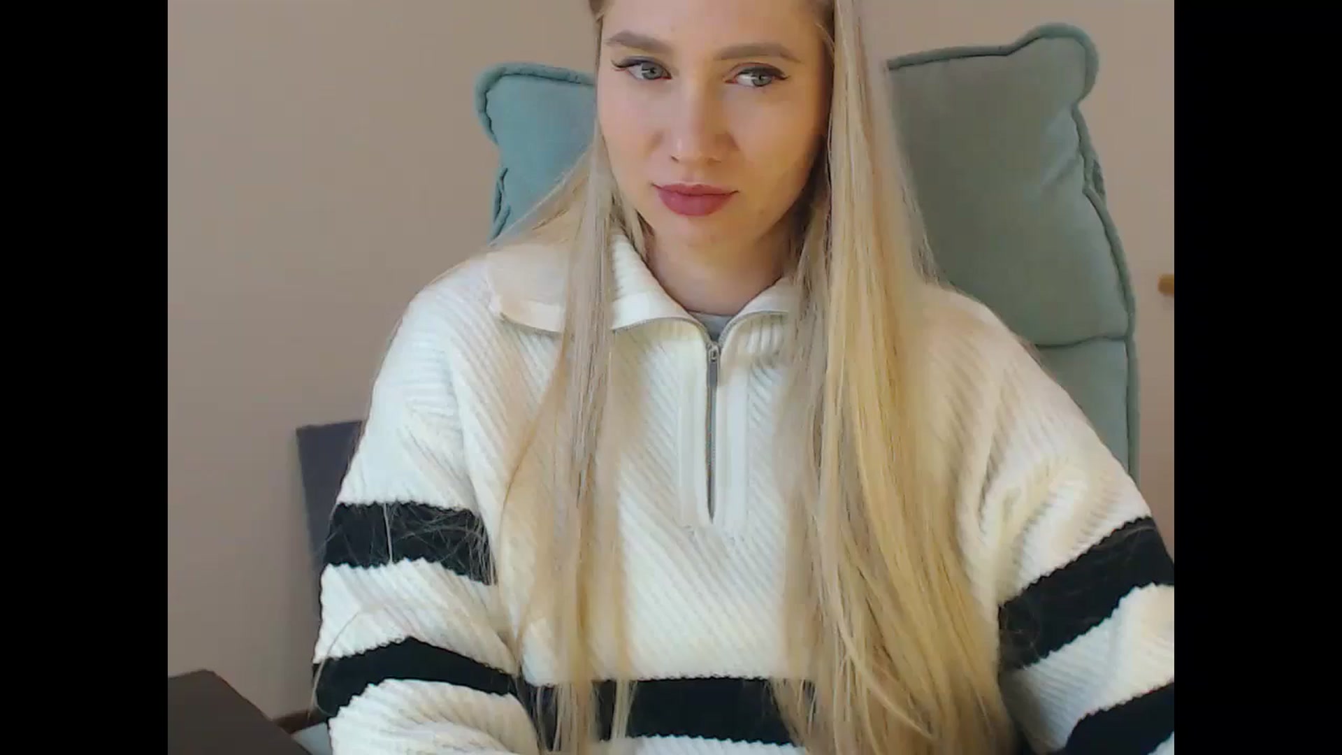 Gallery image thumbnail from Miss_Sylvia's myfreecams stream on, 12/25/2025, 19:10 image 6 of 20