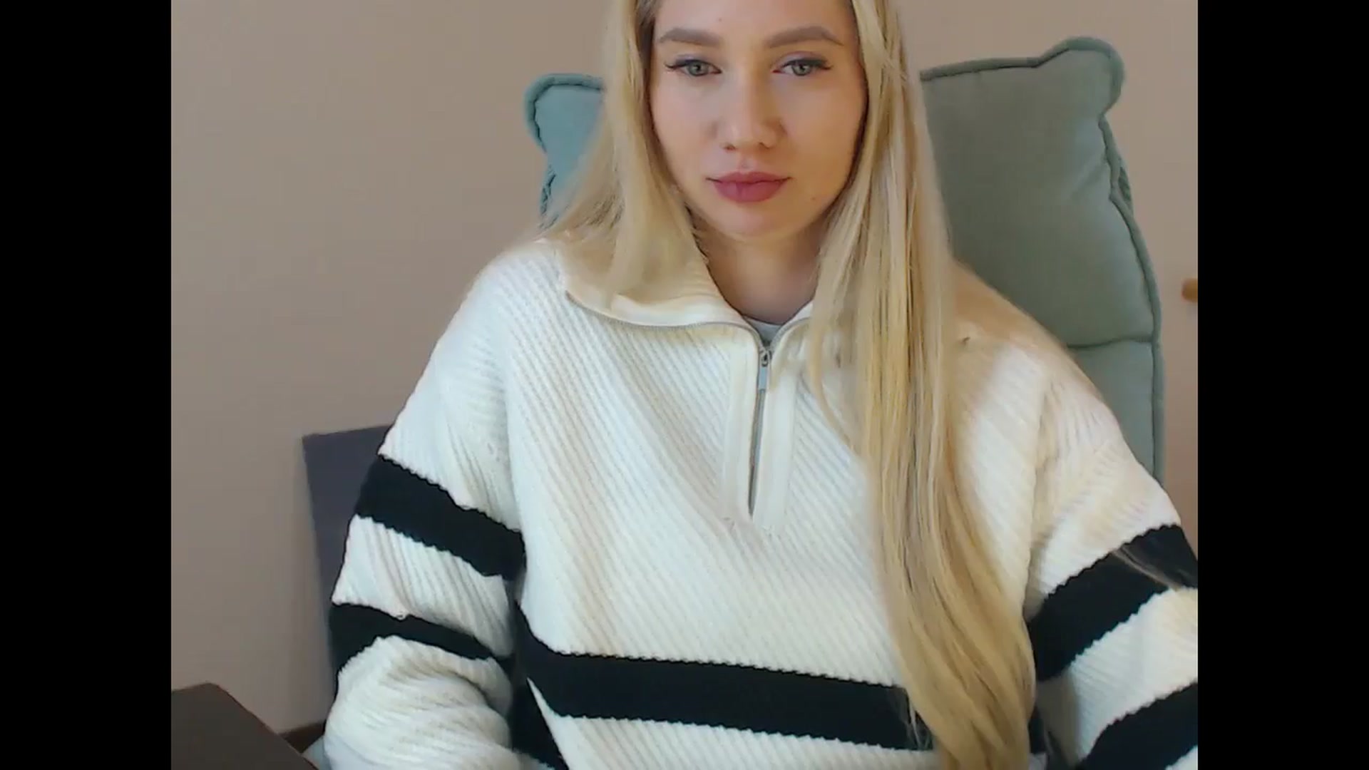 Gallery image thumbnail from Miss_Sylvia's myfreecams stream on, 12/25/2025, 19:10 image 12 of 20