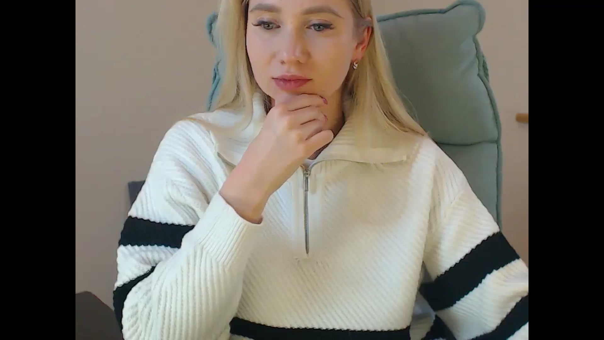 Gallery image thumbnail from Miss_Sylvia's myfreecams stream on, 12/25/2025, 20:14 image 4 of 20