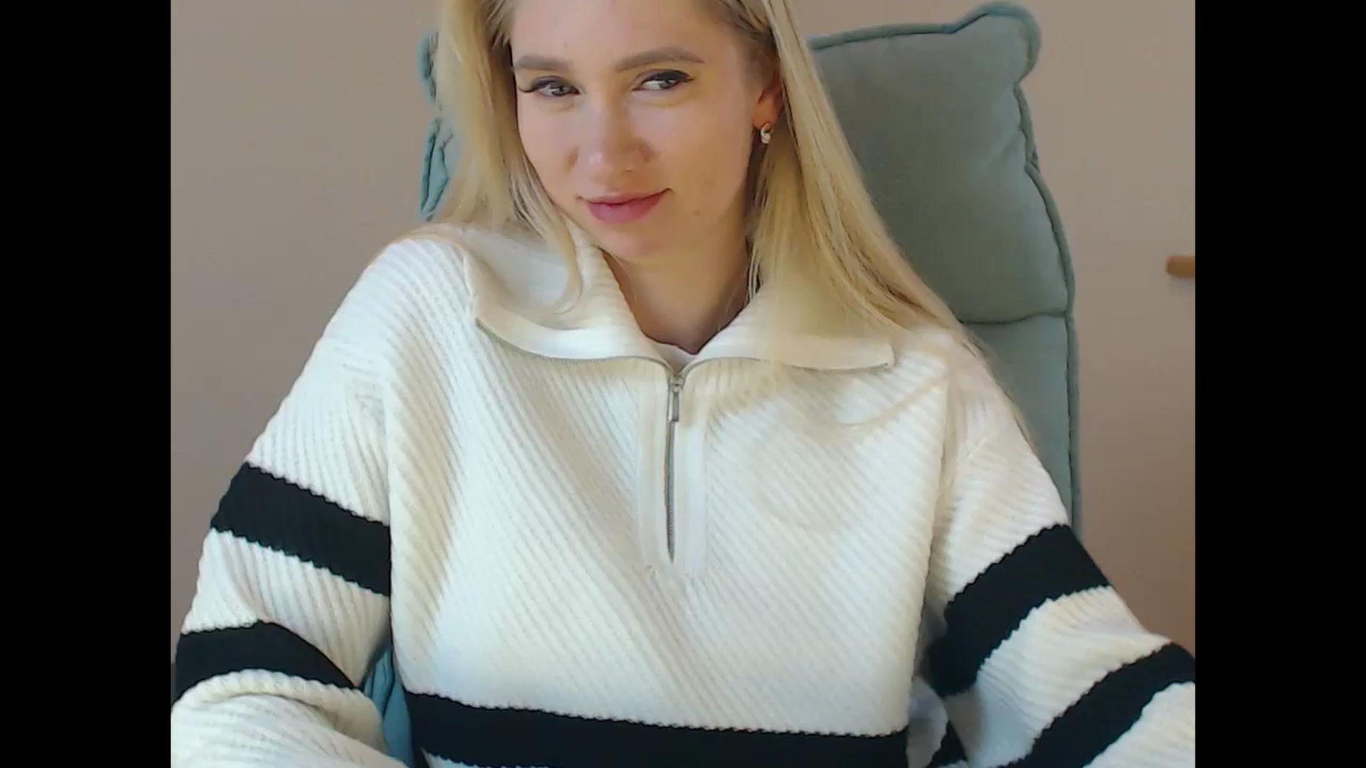 Gallery image thumbnail from Miss_Sylvia's myfreecams stream on, 12/25/2025, 20:14 image 18 of 20